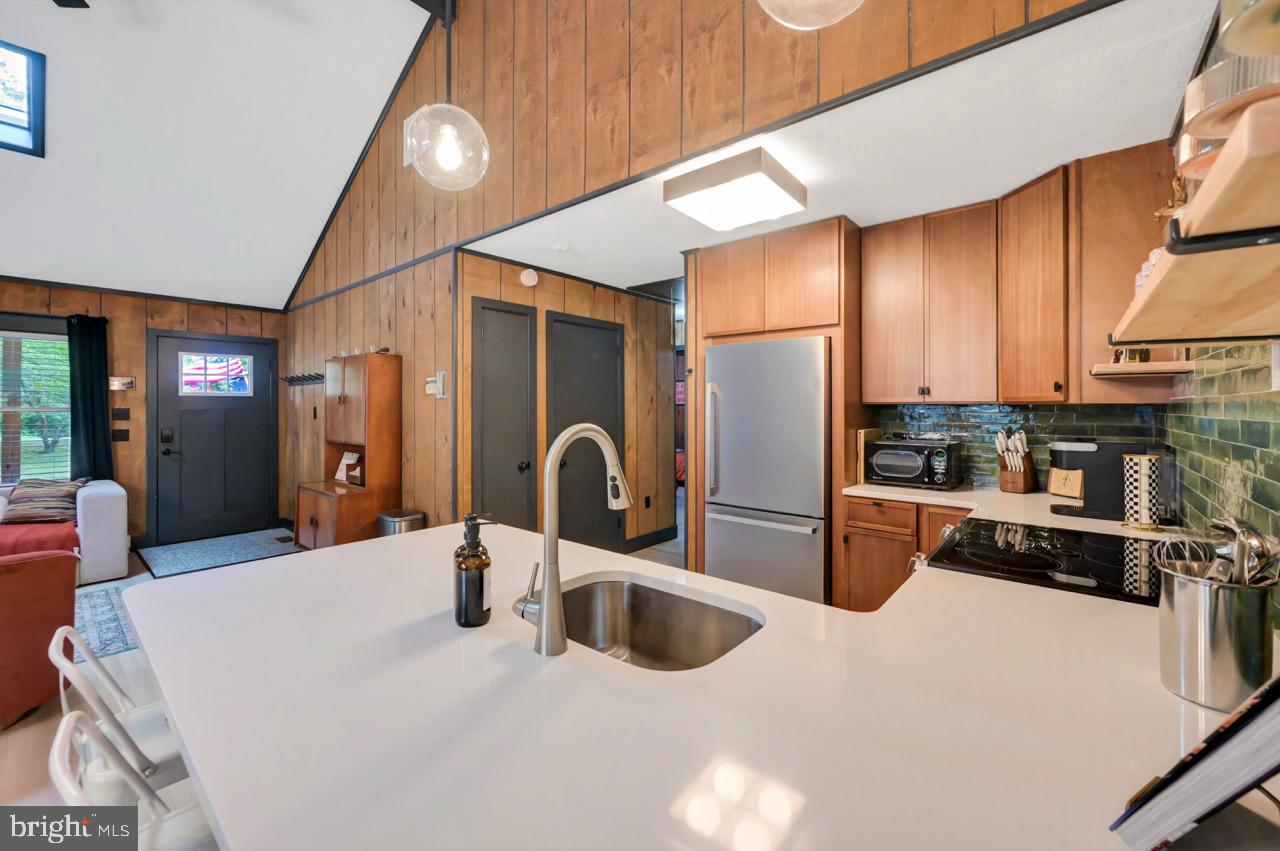 10 RED OAK ROAD