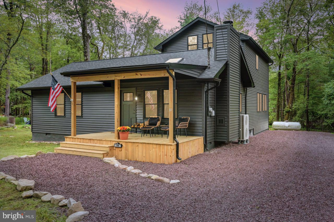 10 RED OAK ROAD