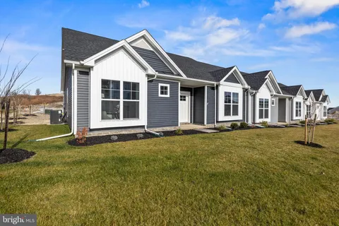 121 Coastal Drive Unit 69, Hanover, PA 17331 - MLS#: PAYK2077296