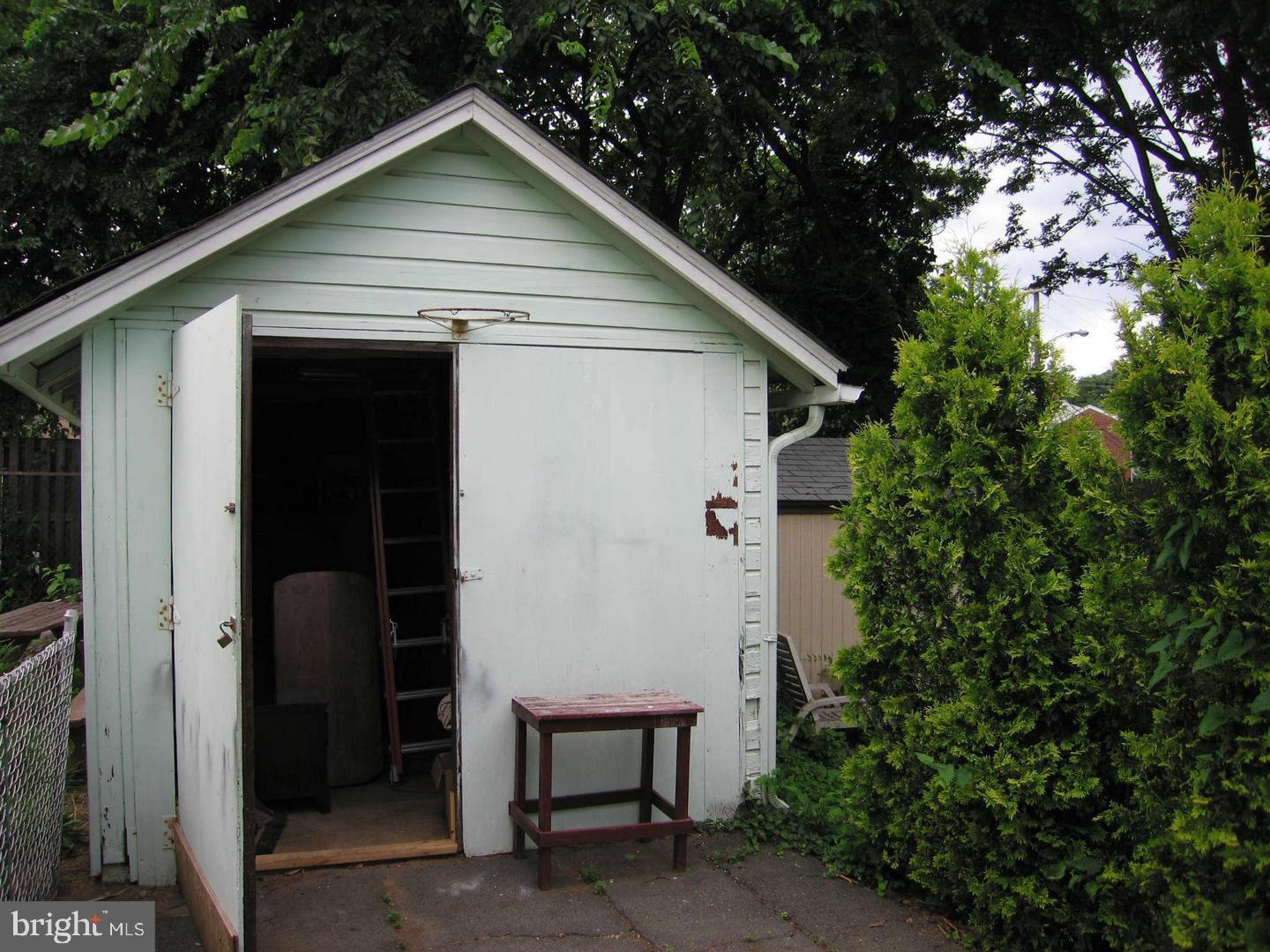 COURTHOUSE - Residential Lease