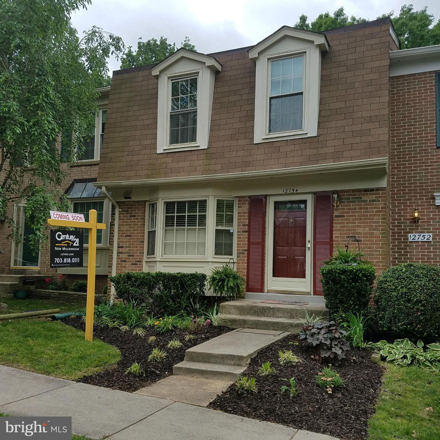 Beautifully Remodeled baths: tile, vanities, medicine cabinets, new lights thur out, new carpet (main/upper) and fresh paint thur out. Eat-In kitchen, Formal Dining, expansive living rm leads to treed common area with newer fence.  Master bedrm has 2 walkin closets, other bedrms have double closet.  Large and spacious lower level family room with major portion full wide of unit.  PICS TO FOLLOW