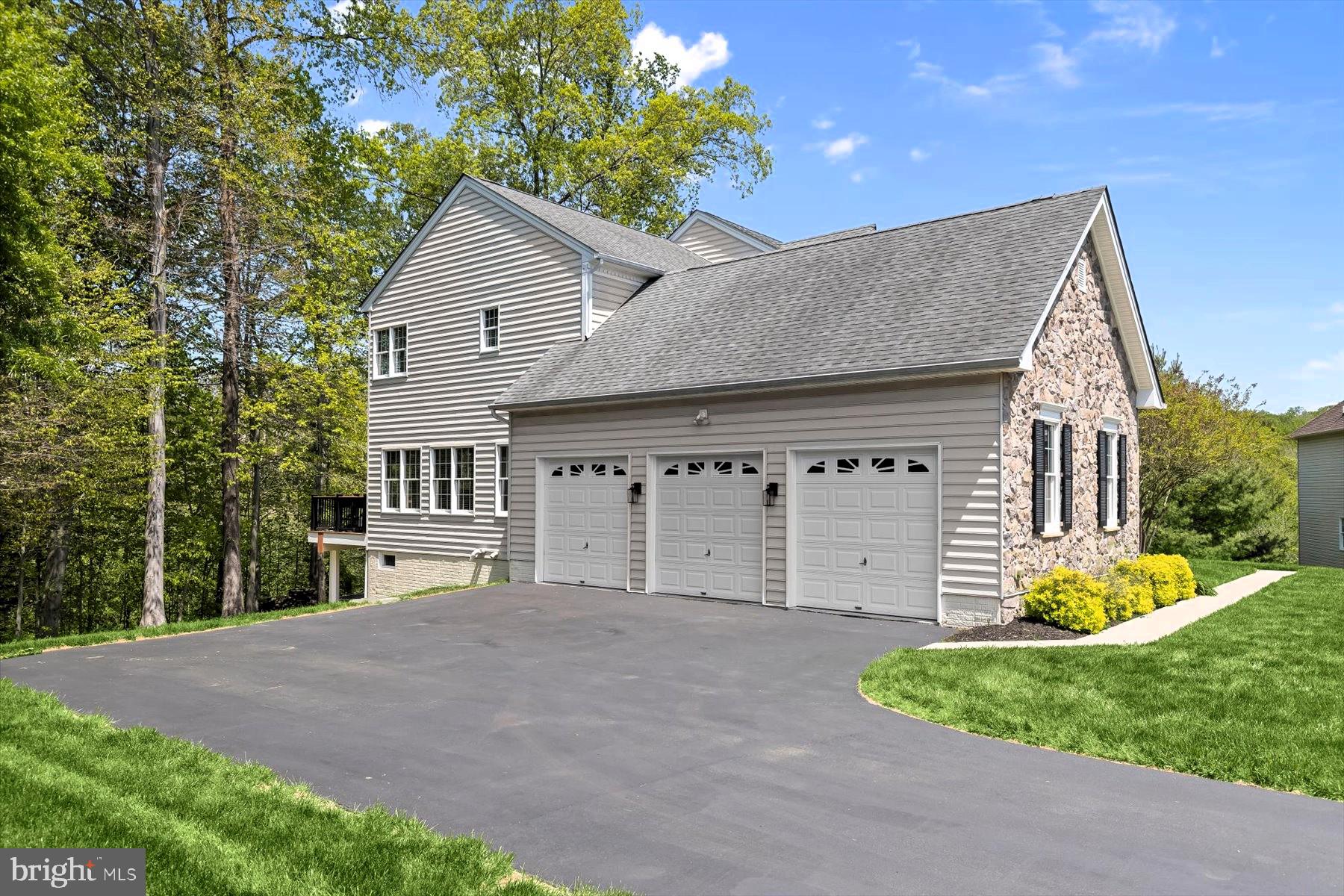 2109 OVERLOOK COURT