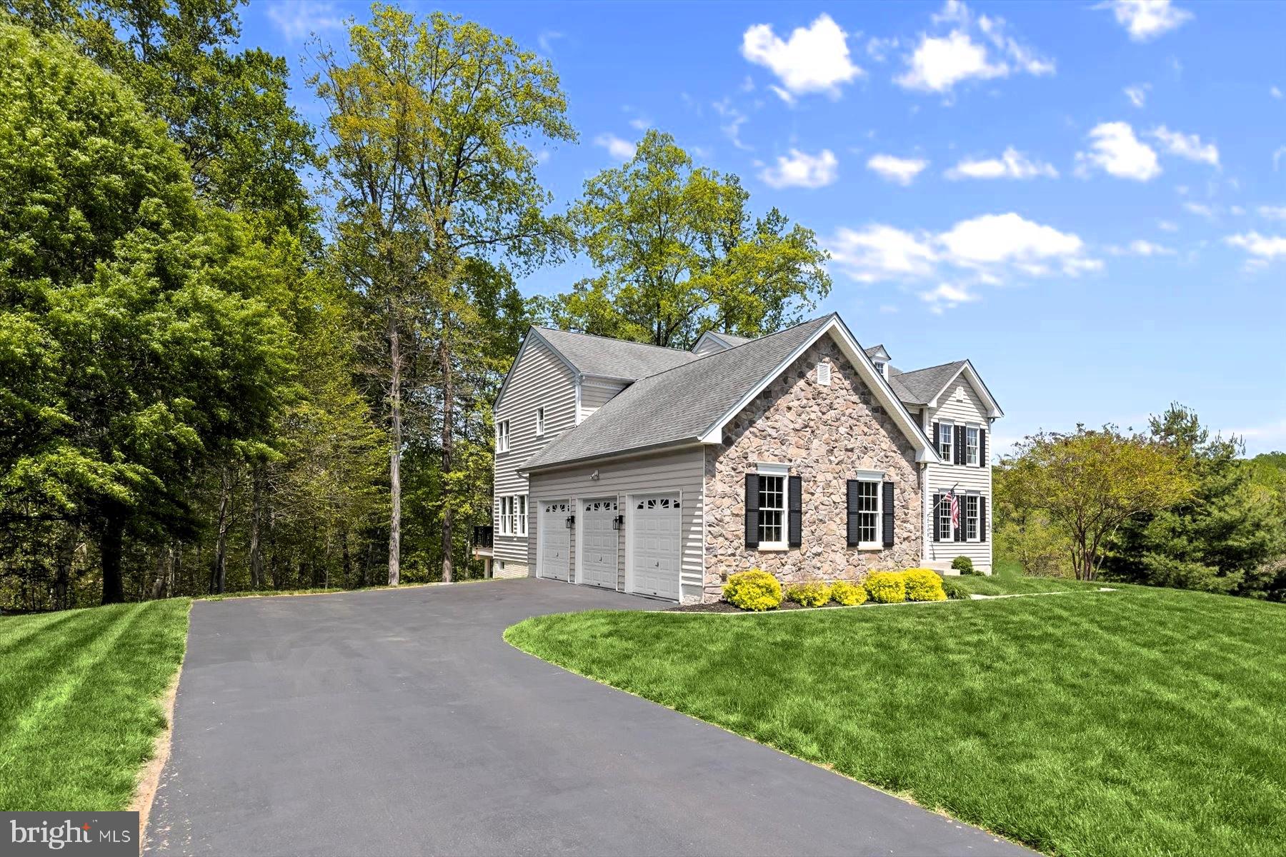 THE ESTATES AT CEDARDAY - Residential