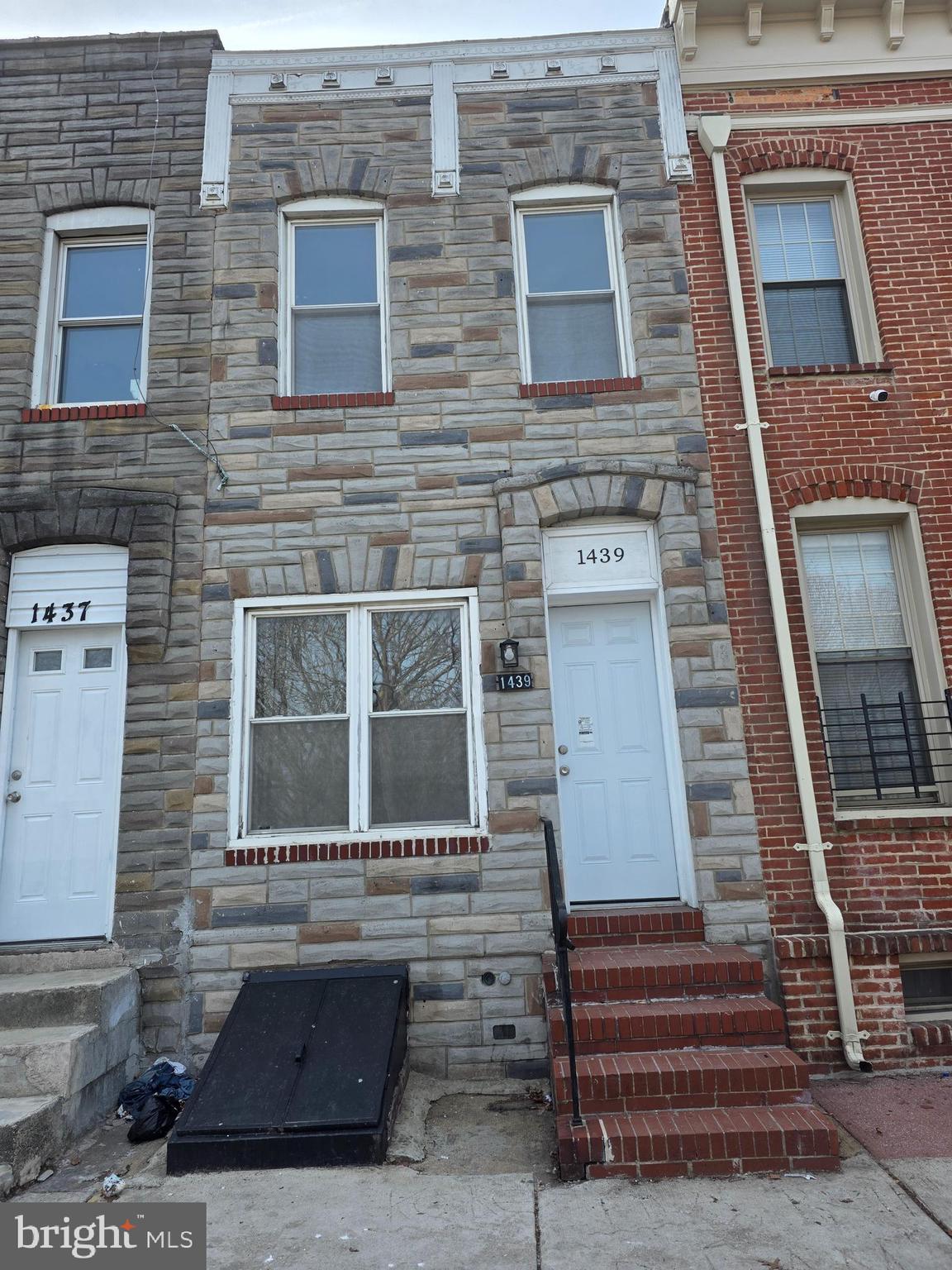 🏡 Price Reduction! Modern 4BR Home in Baltimore – Move-In Ready!
Discover modern comfort in this fully renovated 4-bedroom, 2-bathroom home, perfectly situated in the heart of Baltimore! Featuring a spacious open floor plan, this beautifully updated home boasts sleek finishes, a stylish kitchen with brand-new appliances, and contemporary design throughout.
Enjoy the convenience of being right across from Carroll Park, offering green space and outdoor recreation while still being close to local amenities, public transportation, and all that downtown Baltimore has to offer.
✔ Fully Renovated & Move-In Ready
✔ Open Concept Living
✔ Brand-New Appliances & Modern Finishes
✔ Steps from Carroll Park & Local Conveniences
✔ Vouchers Accepted | Dogs Welcome
📅 Schedule your tour today—this one won’t last long!