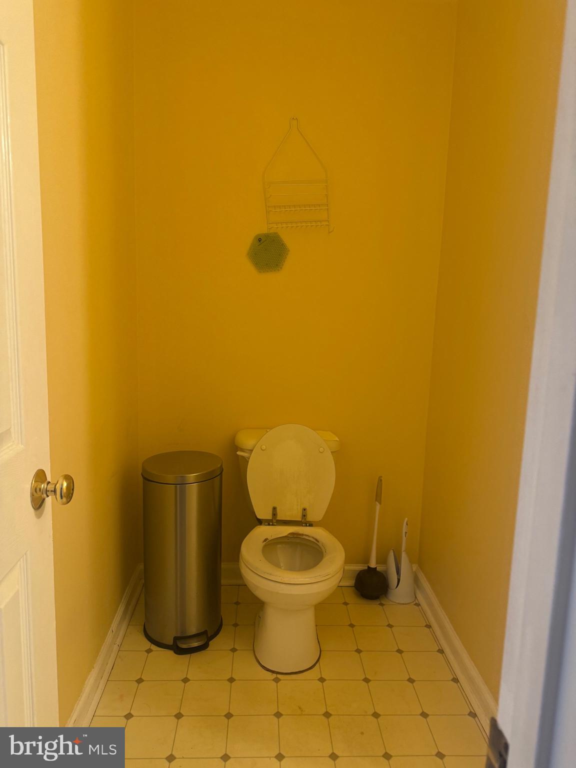 703 E DICKENSON COURT