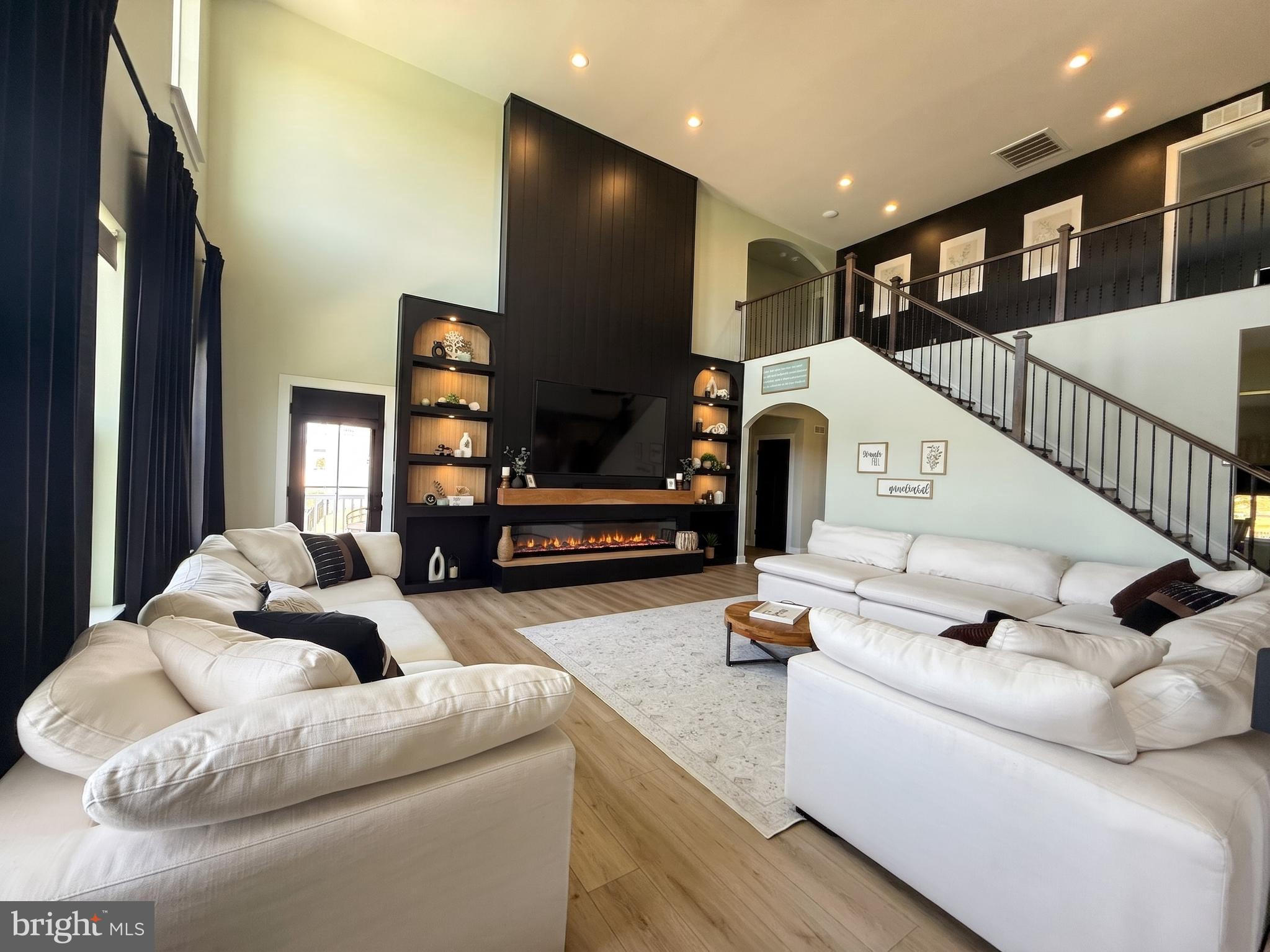 HIGH POINTE - Residential