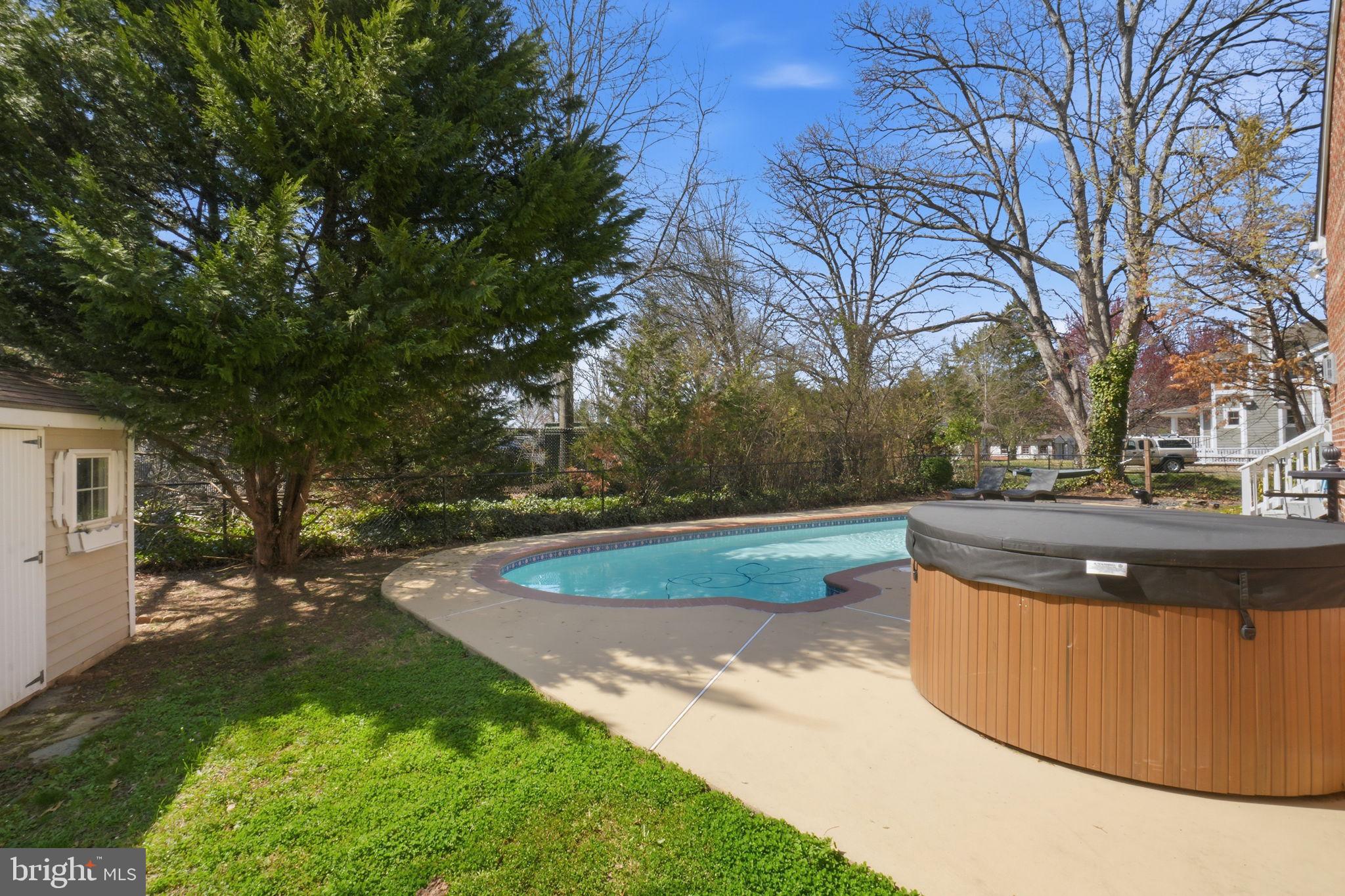 COURTLAND PARK - Residential