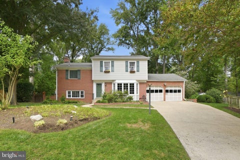 Photo of 2504 Turbridge Lane, ALEXANDRIA, VA 22308 (MLS # VAFX2324730)