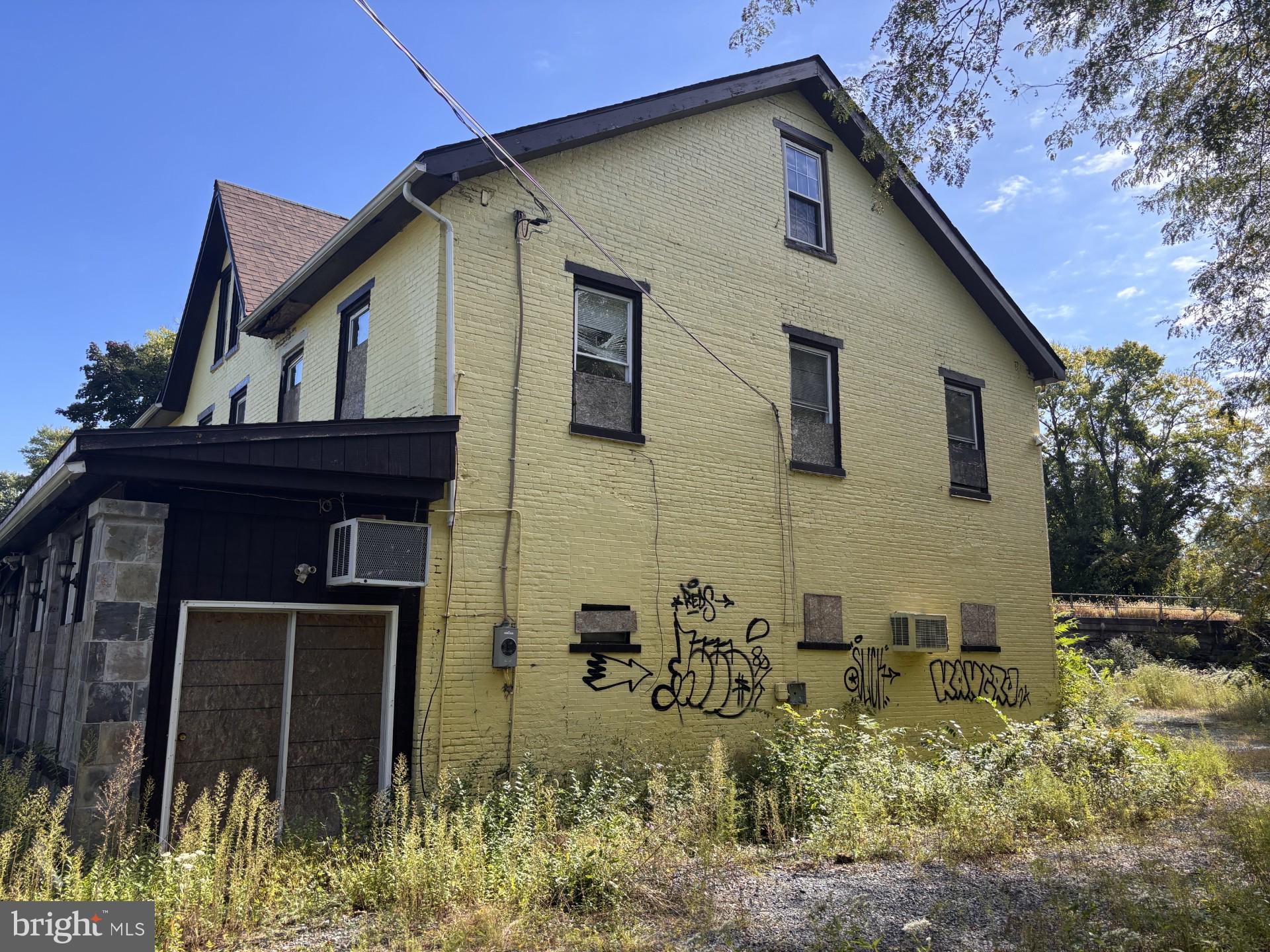 901 SHANOIS STREET