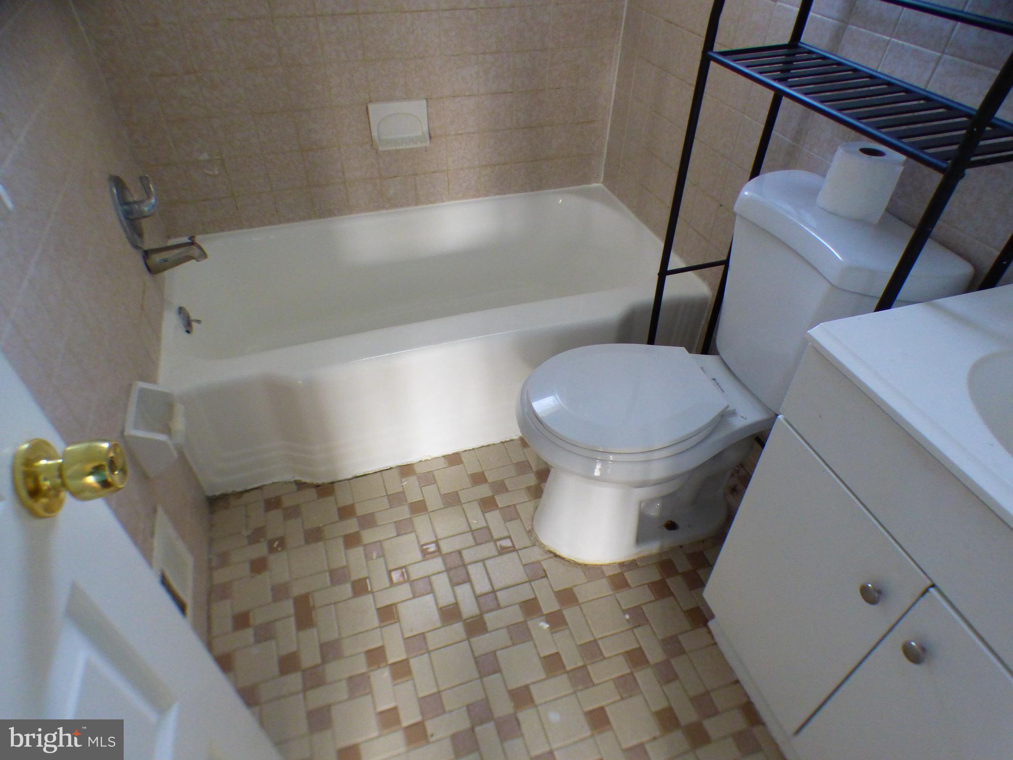 IVERSON COURTS CONDO - Residential Lease