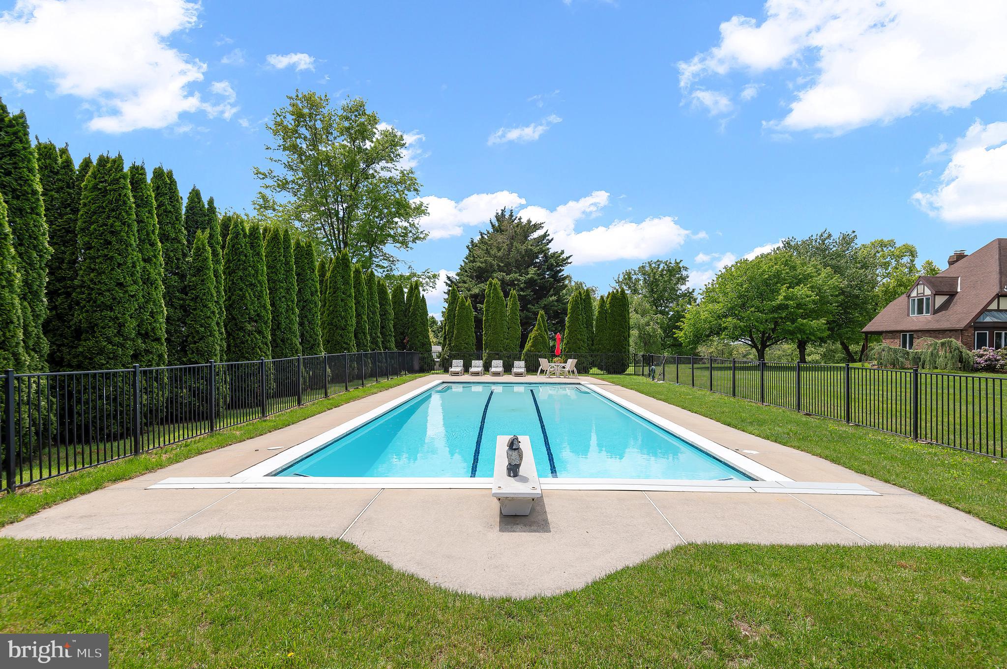 LOCUST HILL ESTATES - Residential