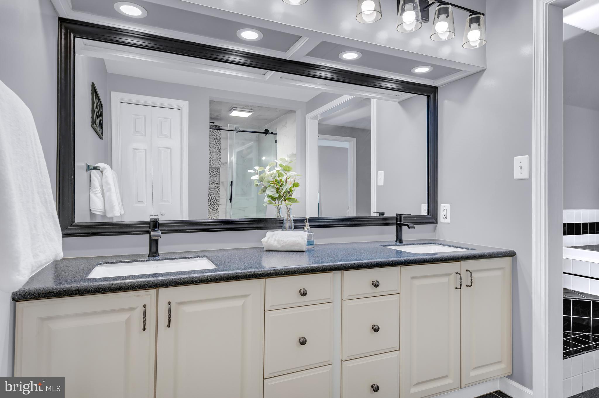 LOCUST HILL ESTATES - Residential