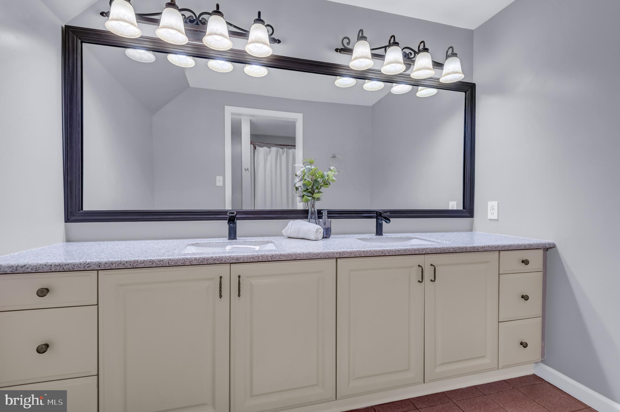 LOCUST HILL ESTATES - Residential