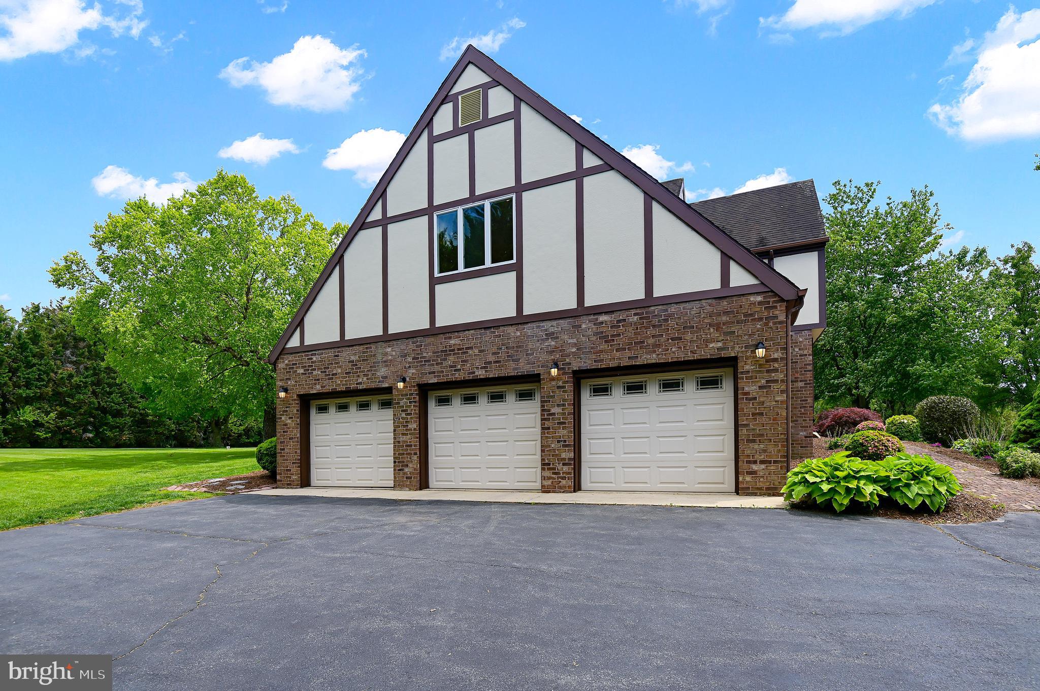 LOCUST HILL ESTATES - Residential