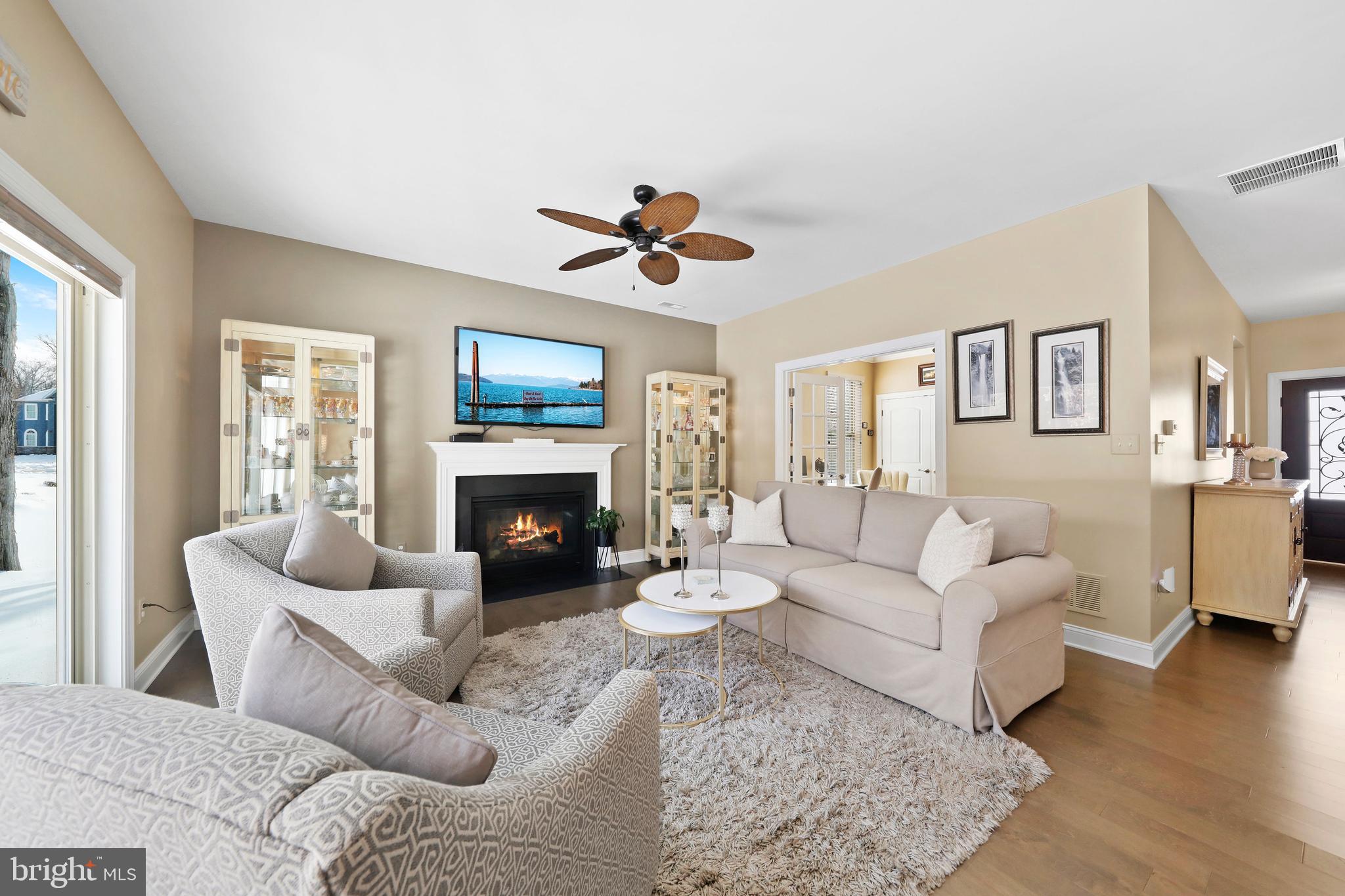 5 ACRES AND INDEPE - Residential