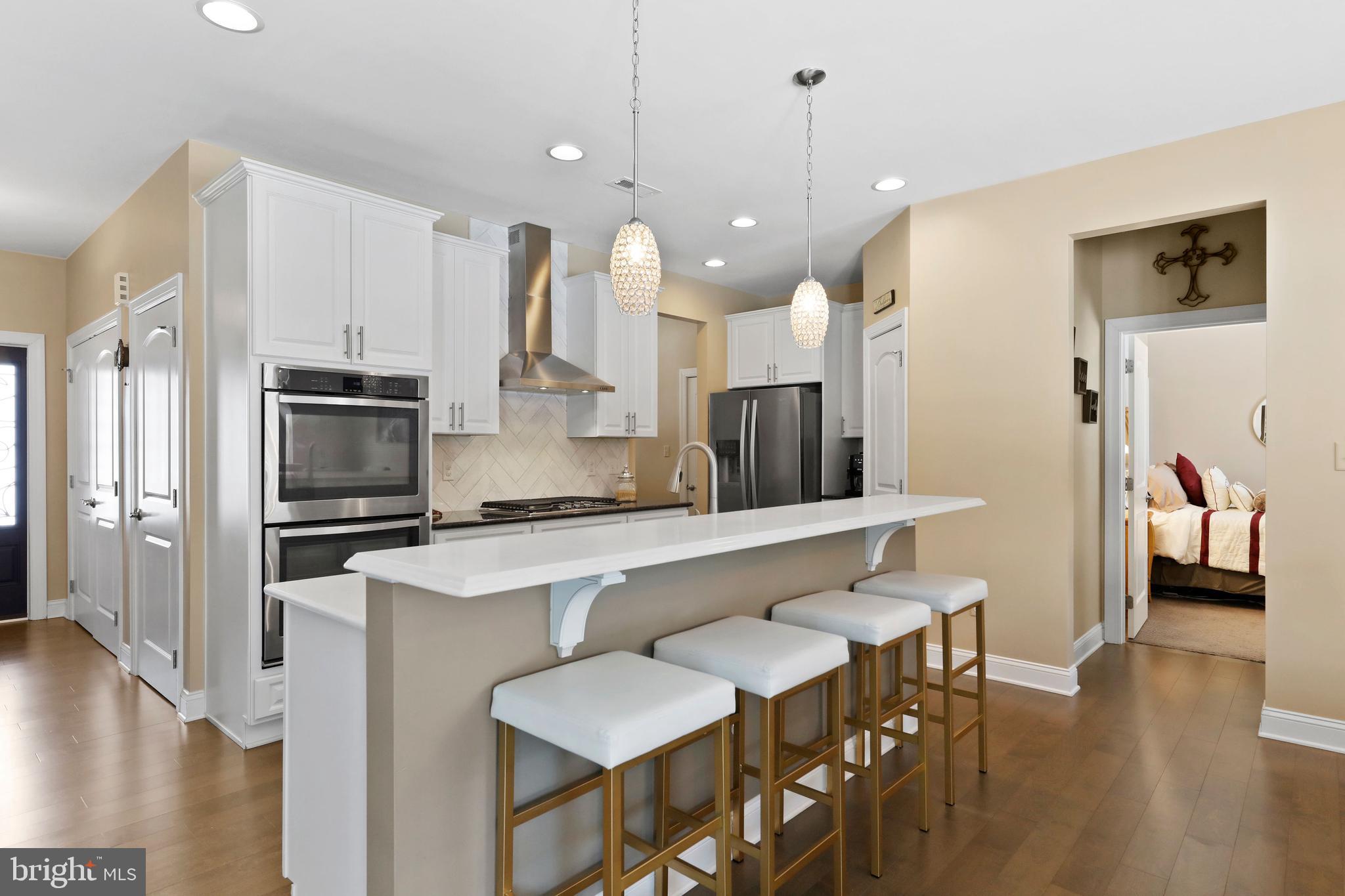 5 ACRES AND INDEPE - Residential