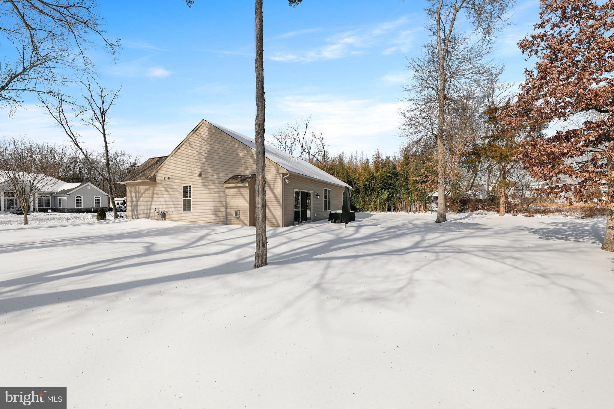 5 ACRES AND INDEPE - Residential