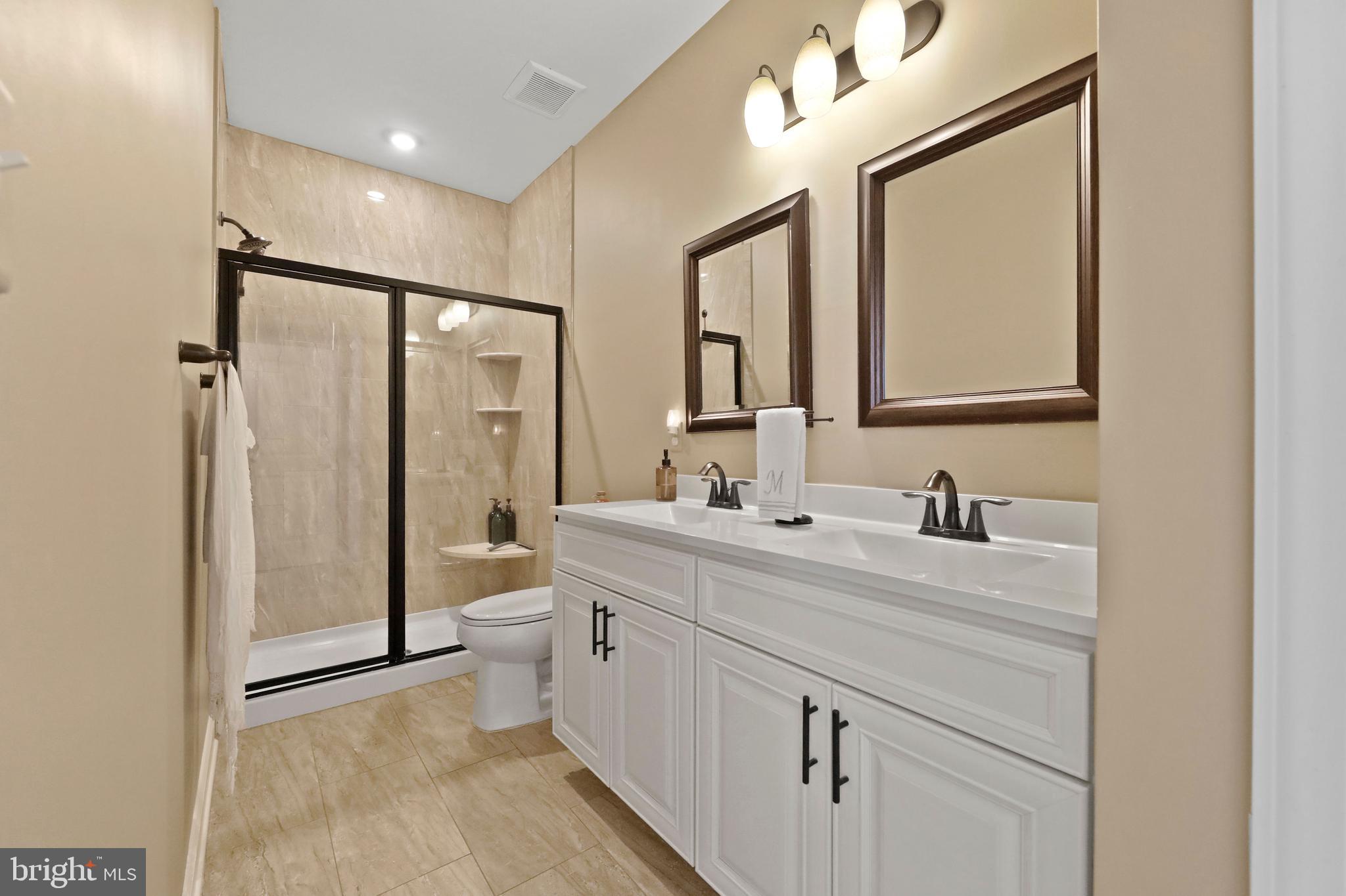 5 ACRES AND INDEPE - Residential