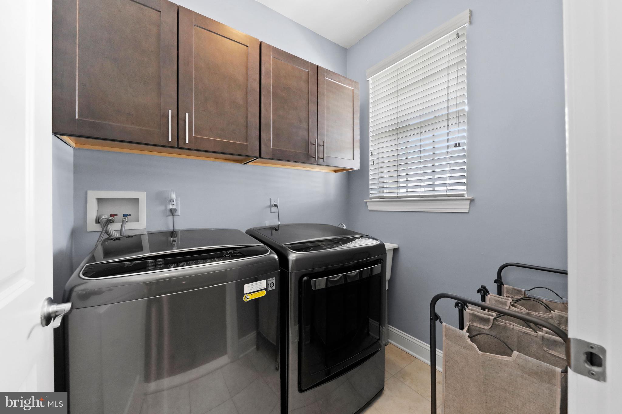 5 ACRES AND INDEPE - Residential