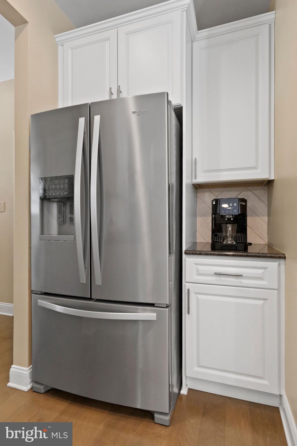 5 ACRES AND INDEPE - Residential