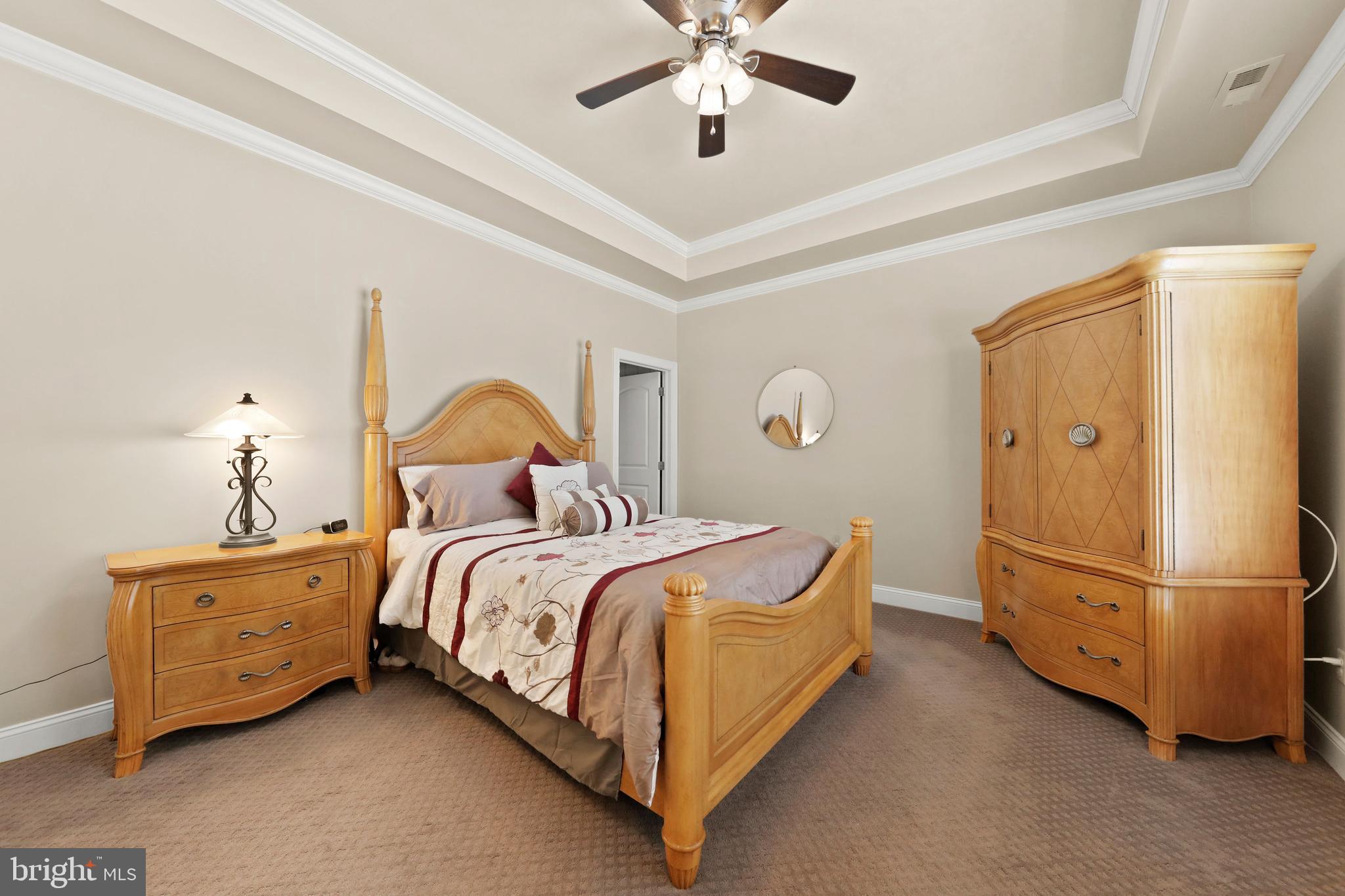 5 ACRES AND INDEPE - Residential