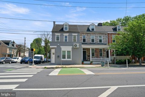 Photo of 154 E Lemon Street, LANCASTER, PA 17602 (MLS # PALA2071550)