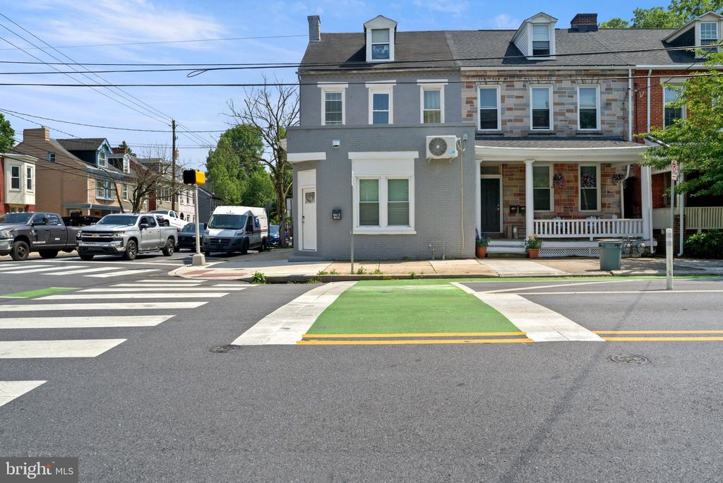 Photo of 154 E Lemon Street, LANCASTER, PA 17602 (MLS # PALA2071550)