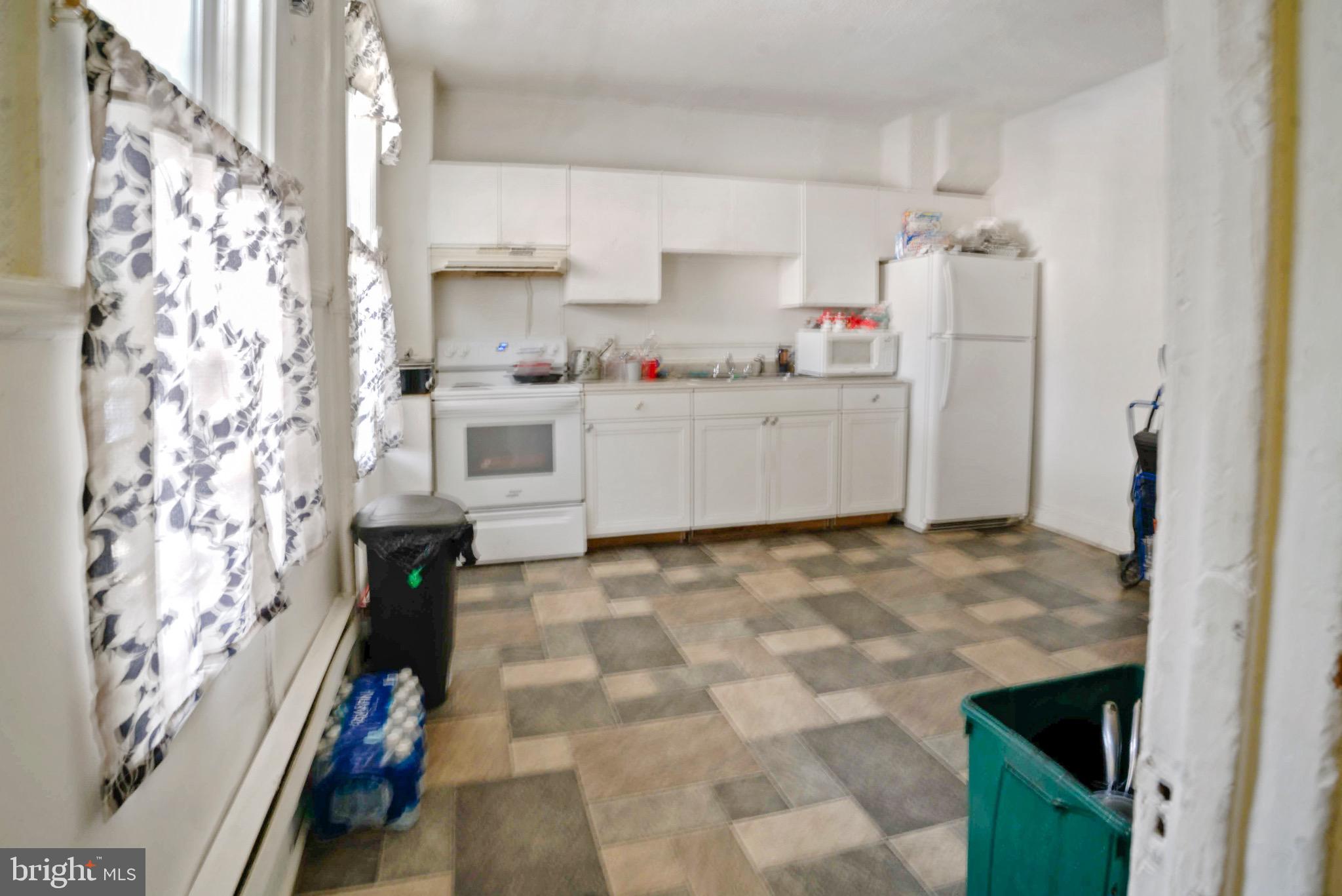 154 E LEMON STREET
