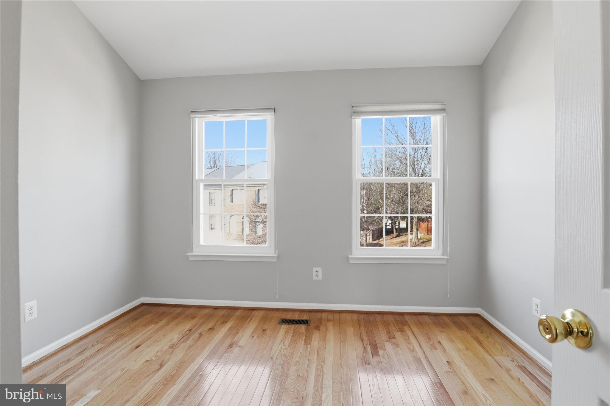 FAIR LAKES COURT - Residential