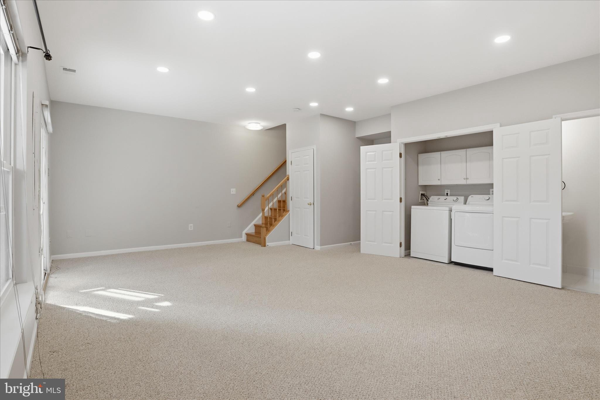 FAIR LAKES COURT - Residential