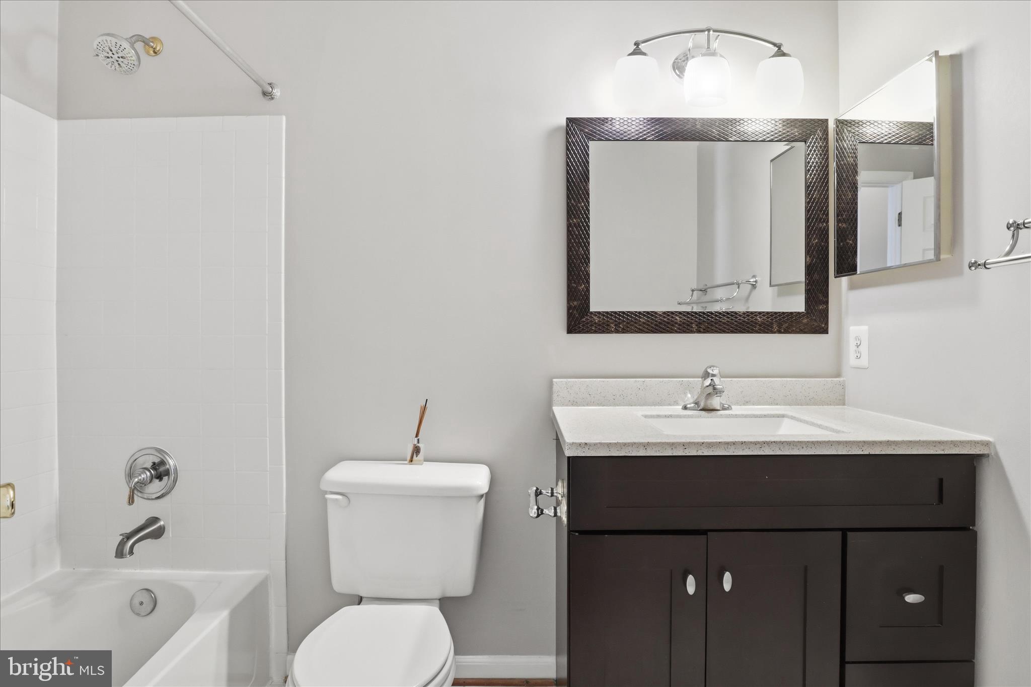 FAIR LAKES COURT - Residential