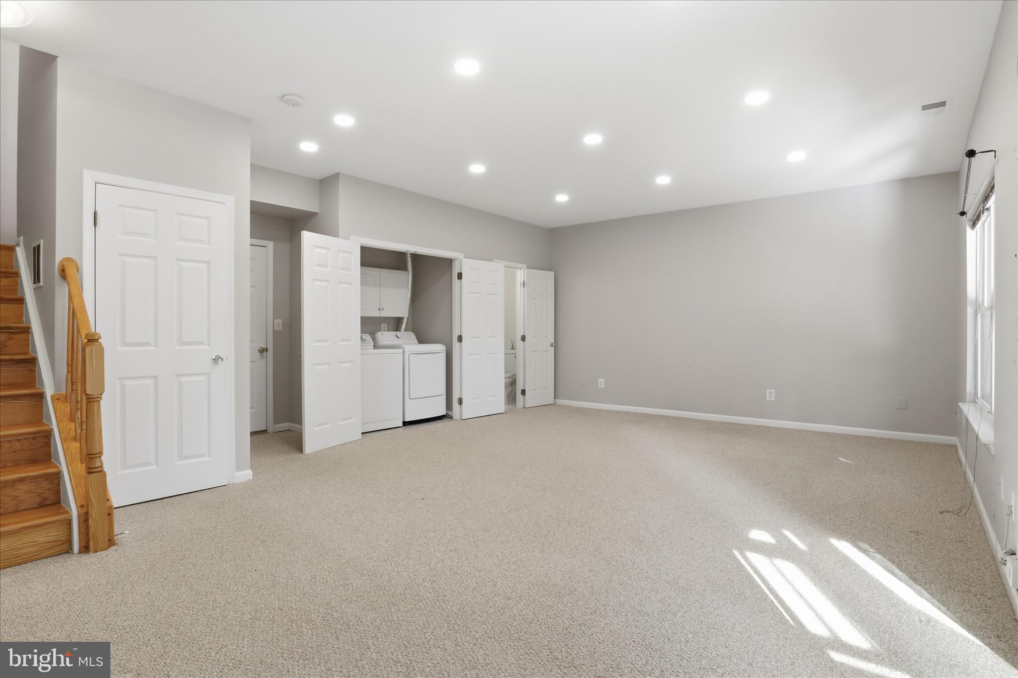 FAIR LAKES COURT - Residential