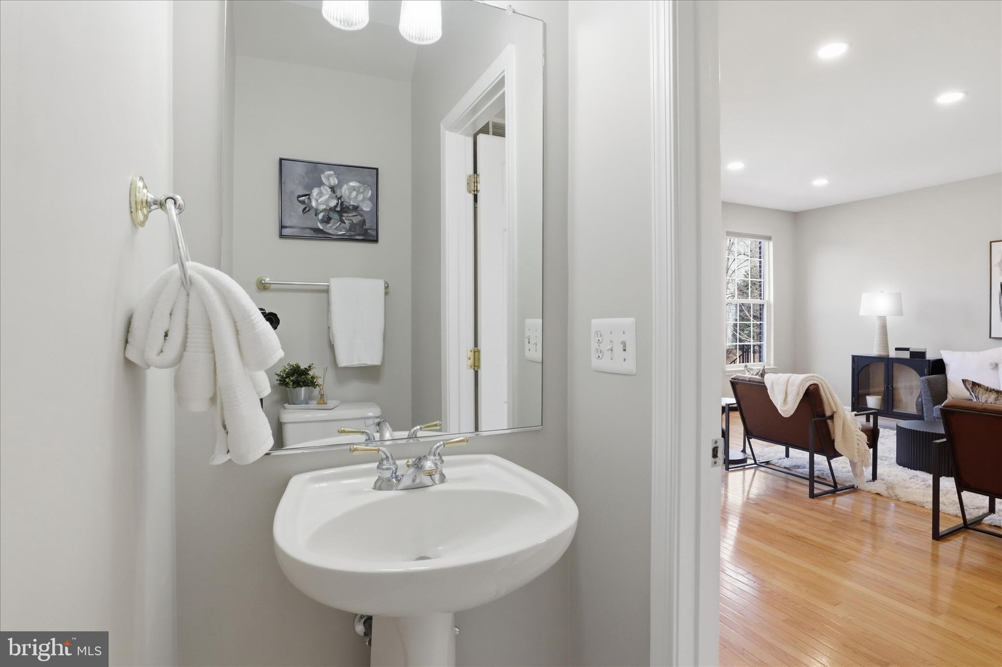 FAIR LAKES COURT - Residential