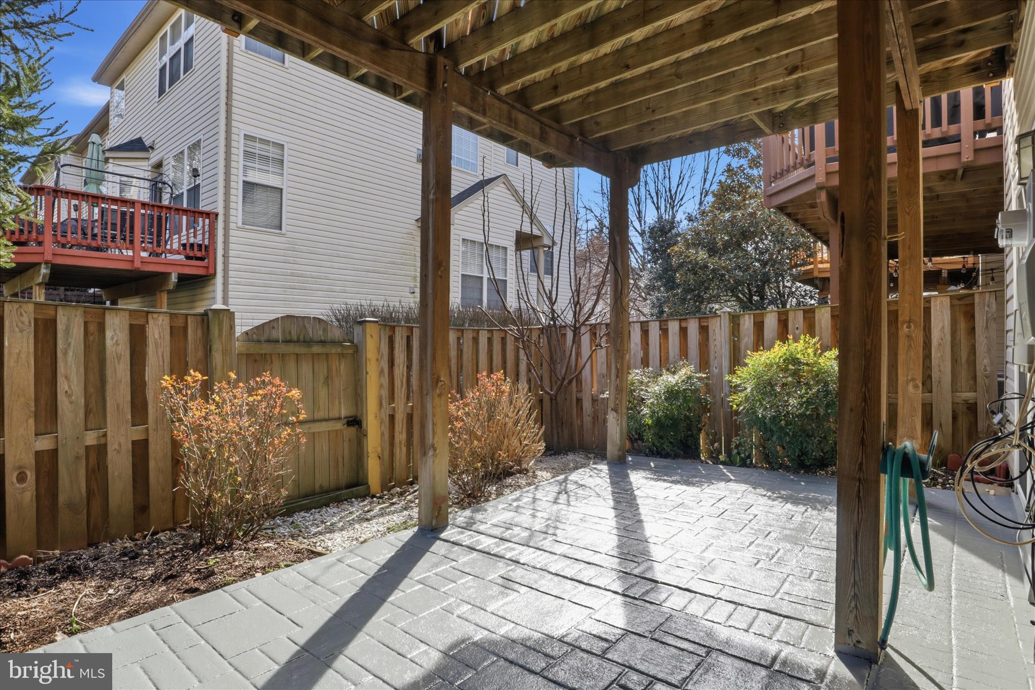 FAIR LAKES COURT - Residential