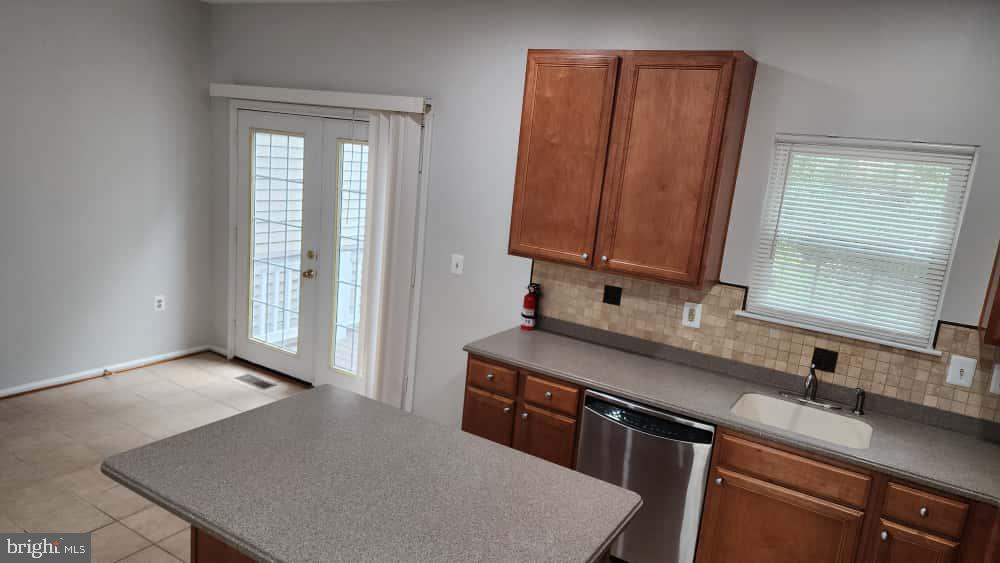 CROFTON VILLAGE - Residential Lease