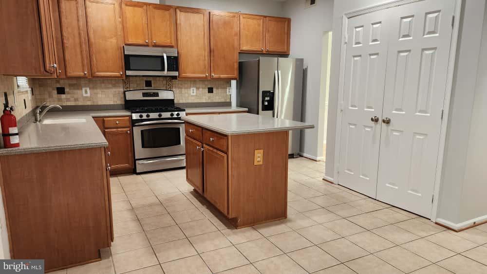 CROFTON VILLAGE - Residential Lease