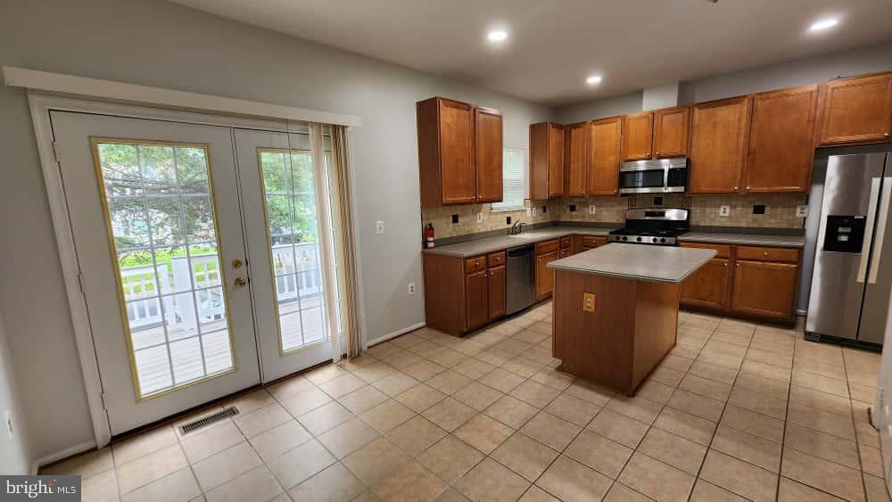 CROFTON VILLAGE - Residential Lease