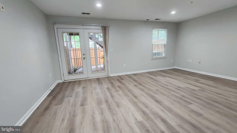 CROFTON VILLAGE - Residential Lease