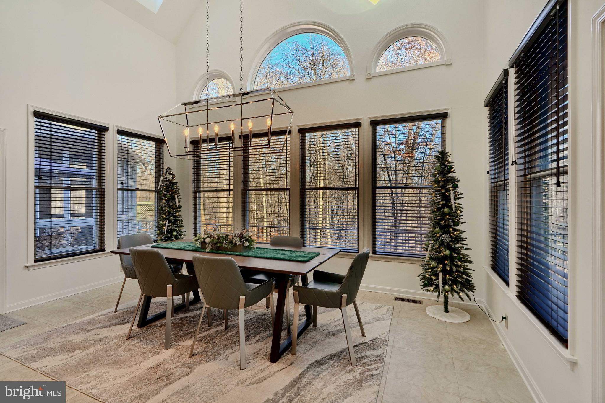 TWELVE HILLS - Residential