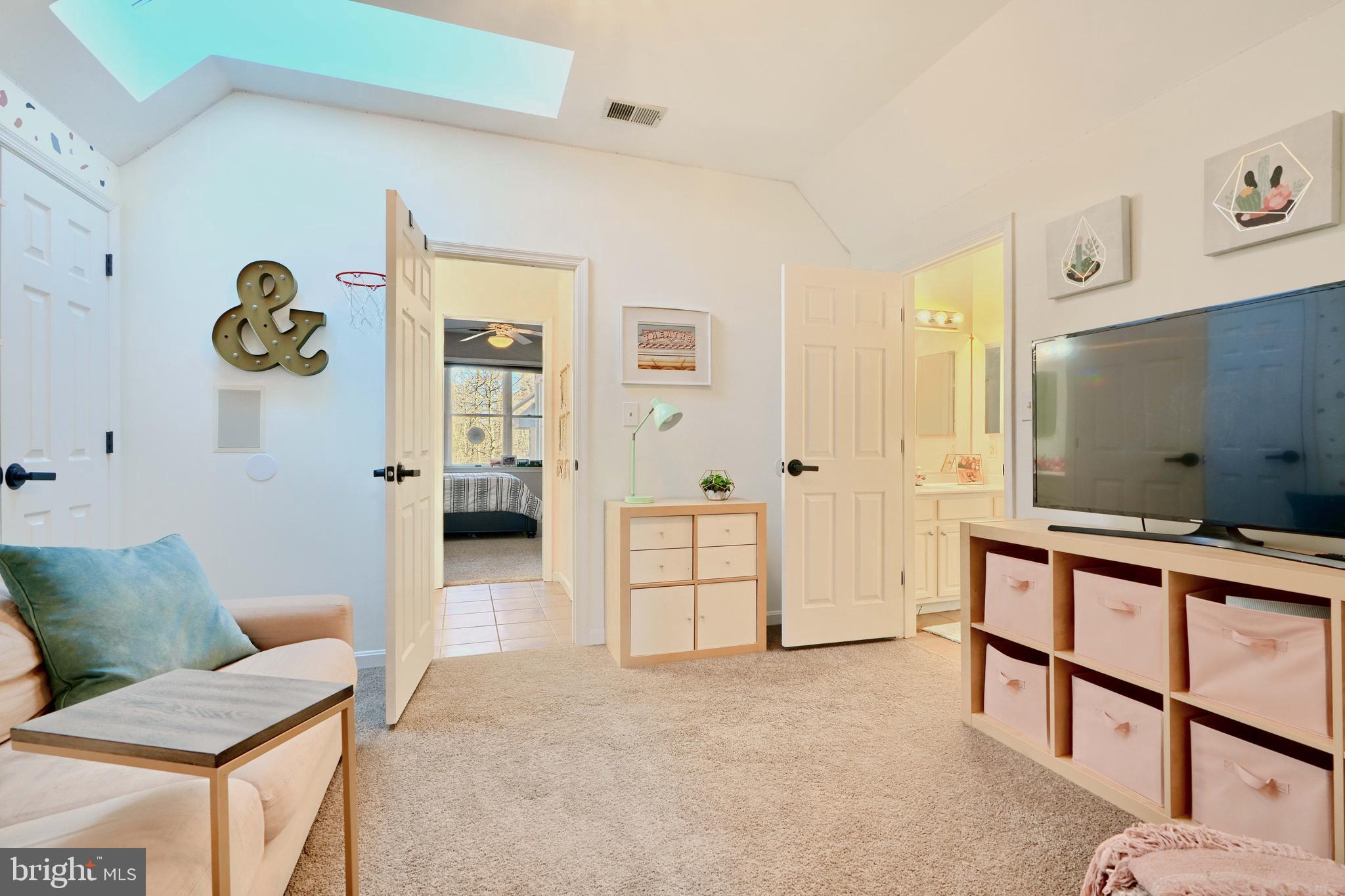 TWELVE HILLS - Residential