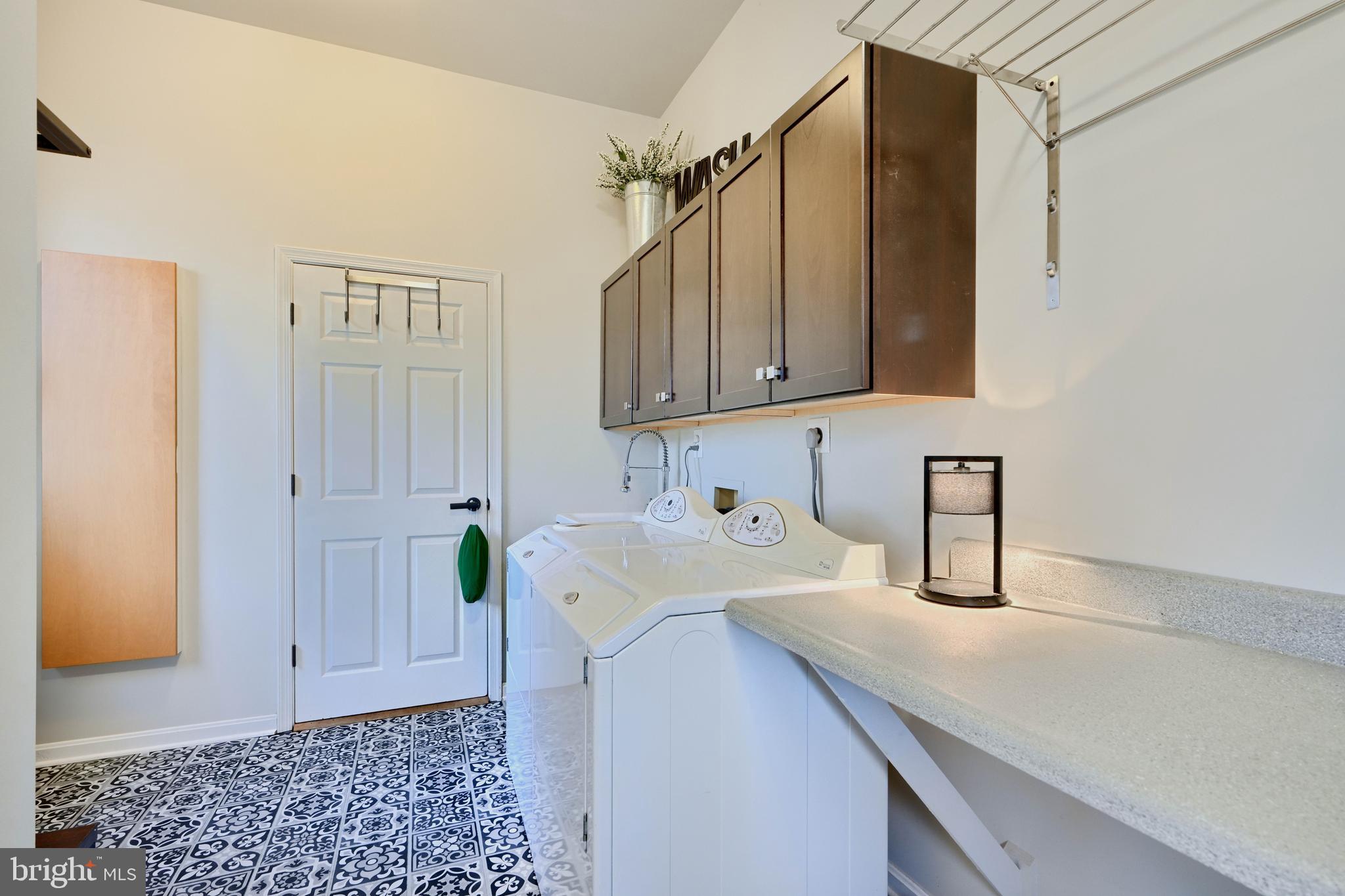 TWELVE HILLS - Residential