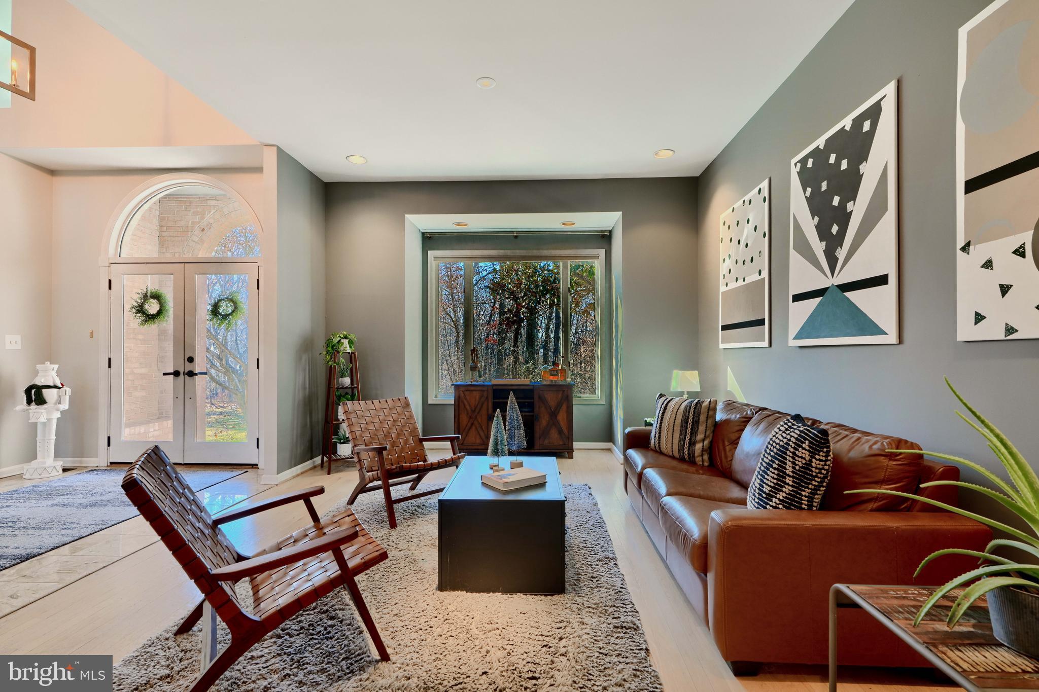 TWELVE HILLS - Residential