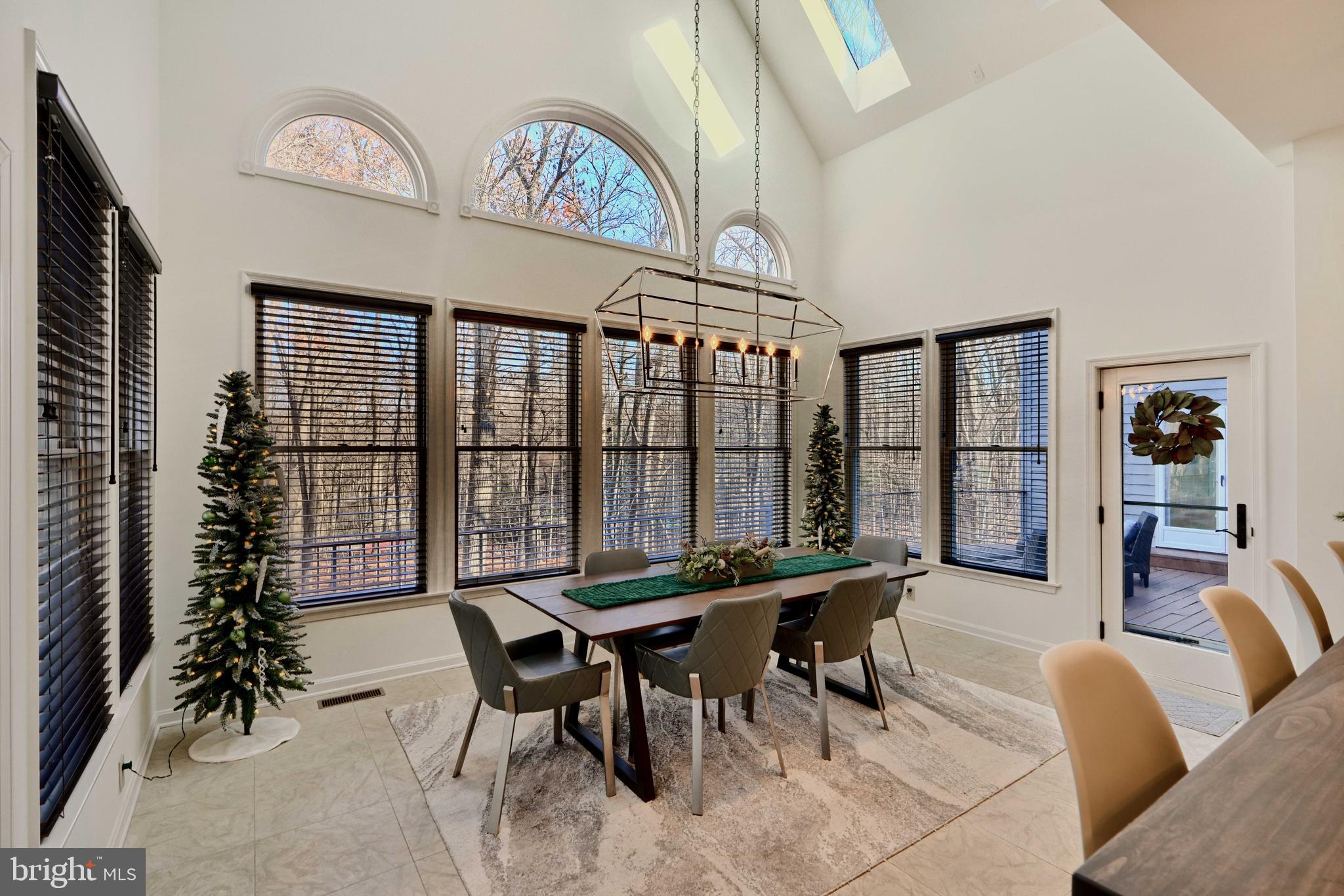 TWELVE HILLS - Residential