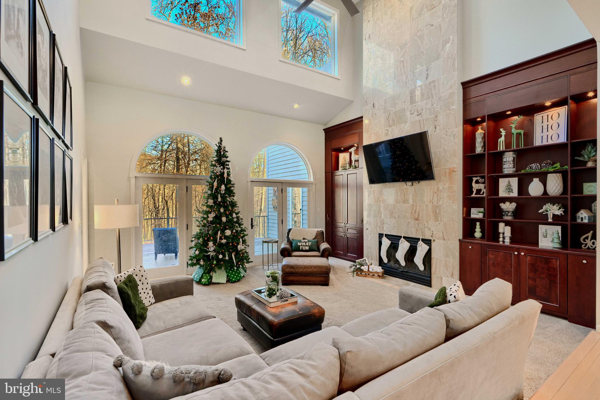 TWELVE HILLS - Residential