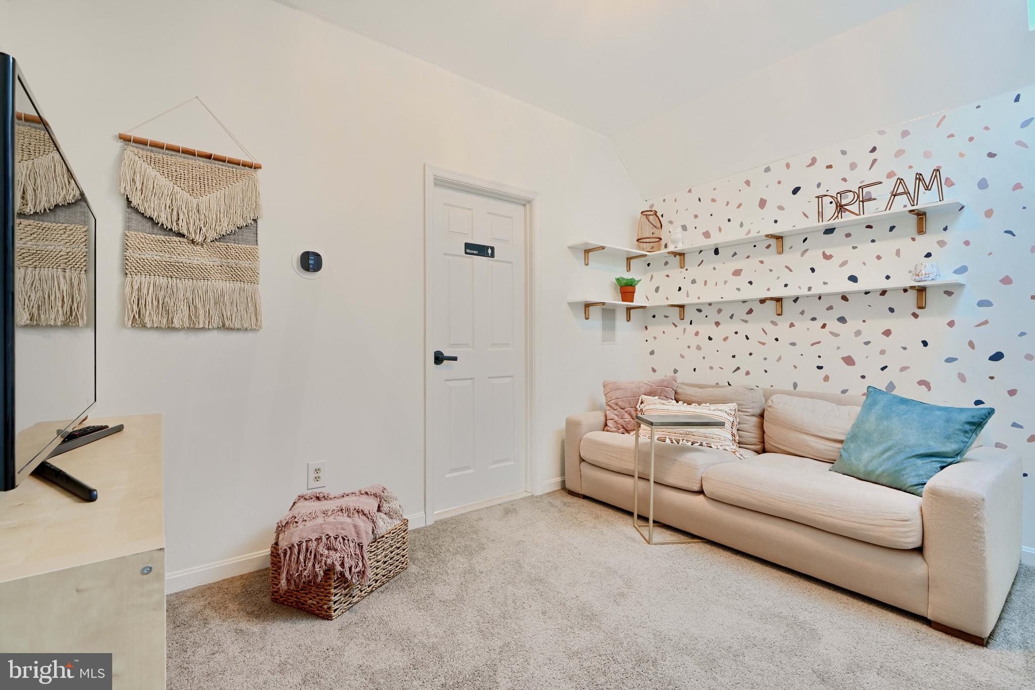 TWELVE HILLS - Residential