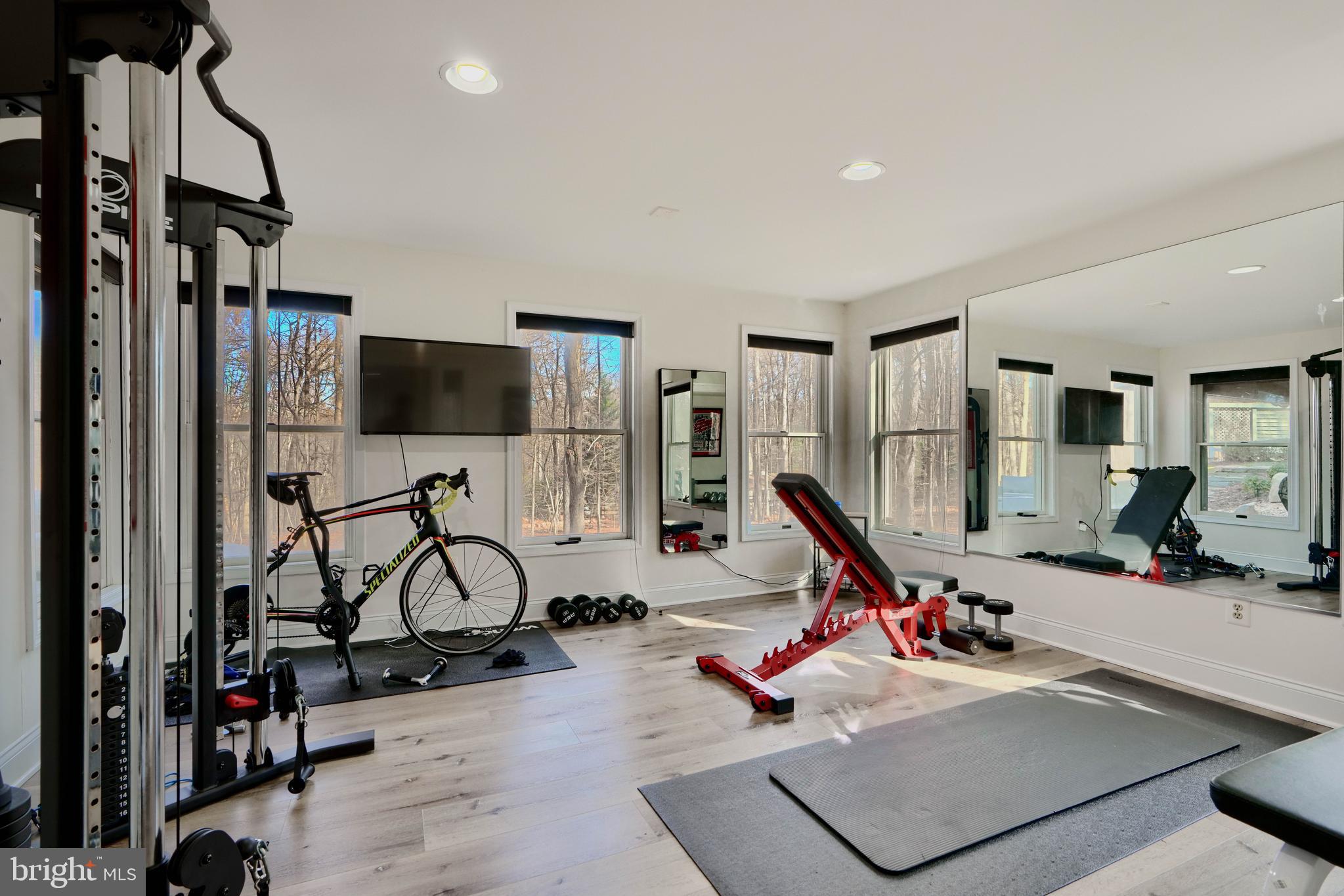 TWELVE HILLS - Residential