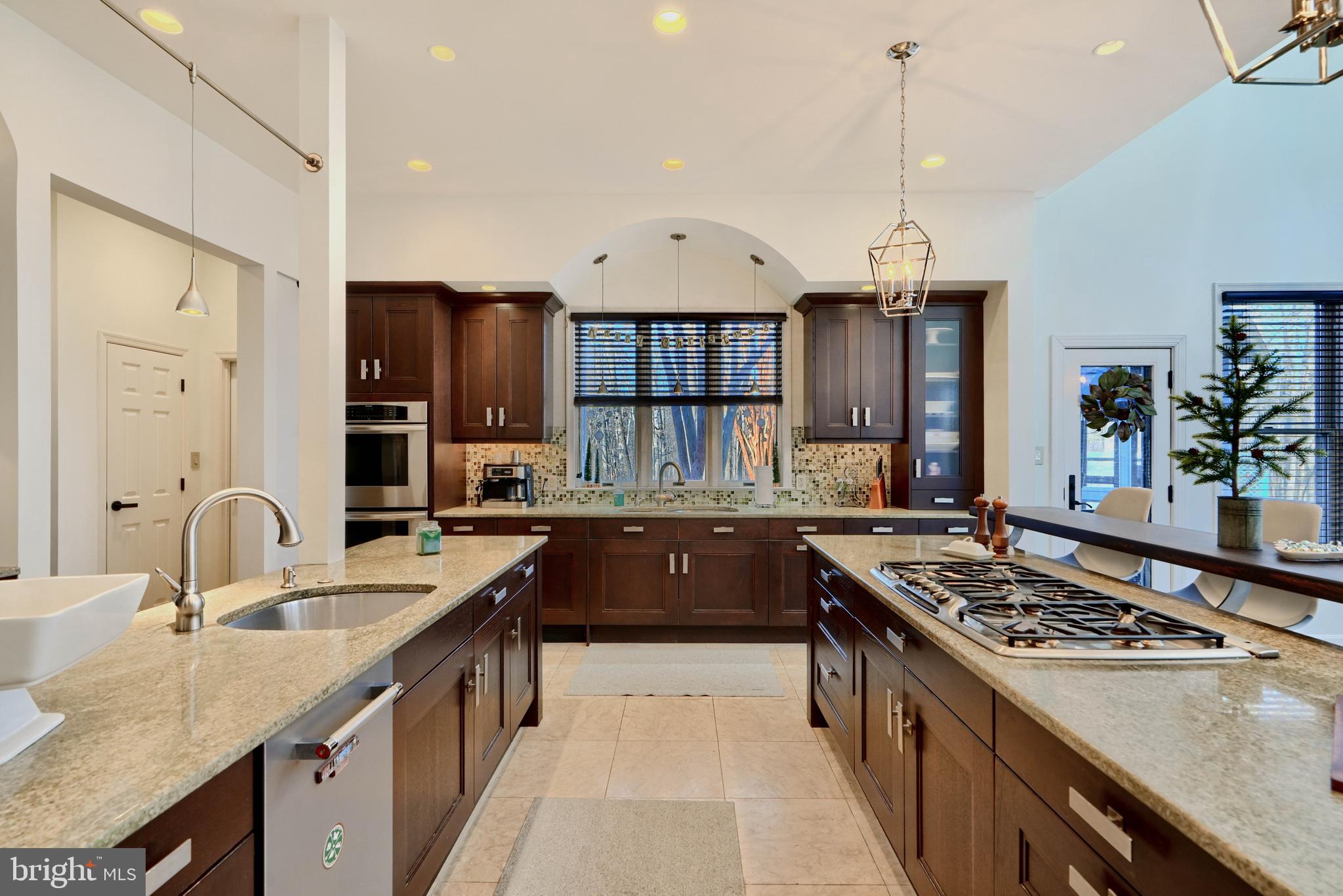 TWELVE HILLS - Residential