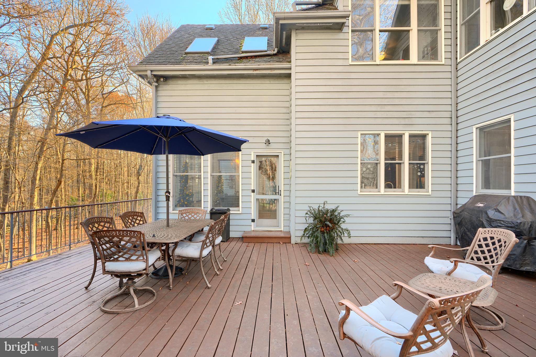 TWELVE HILLS - Residential