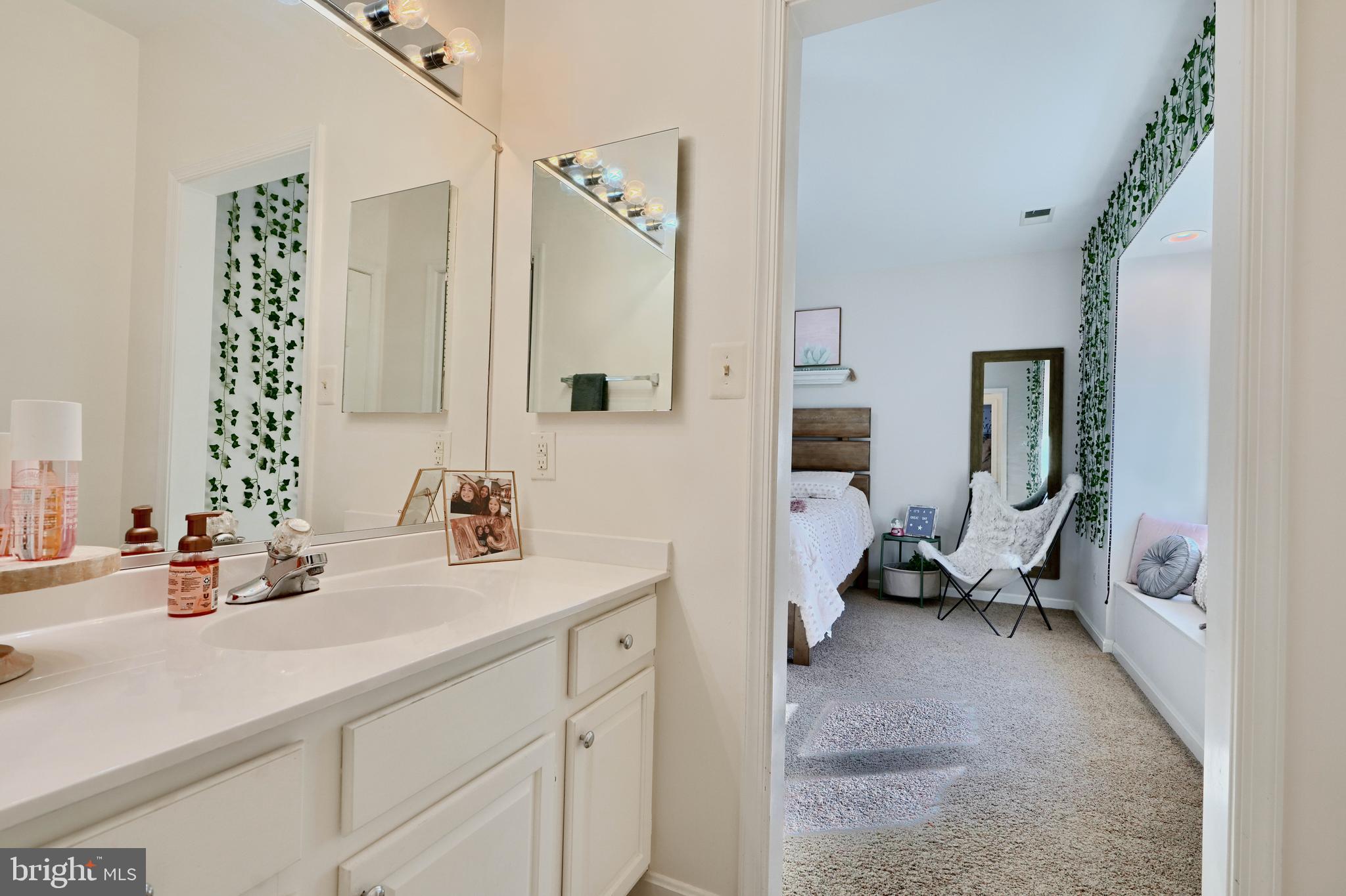 TWELVE HILLS - Residential