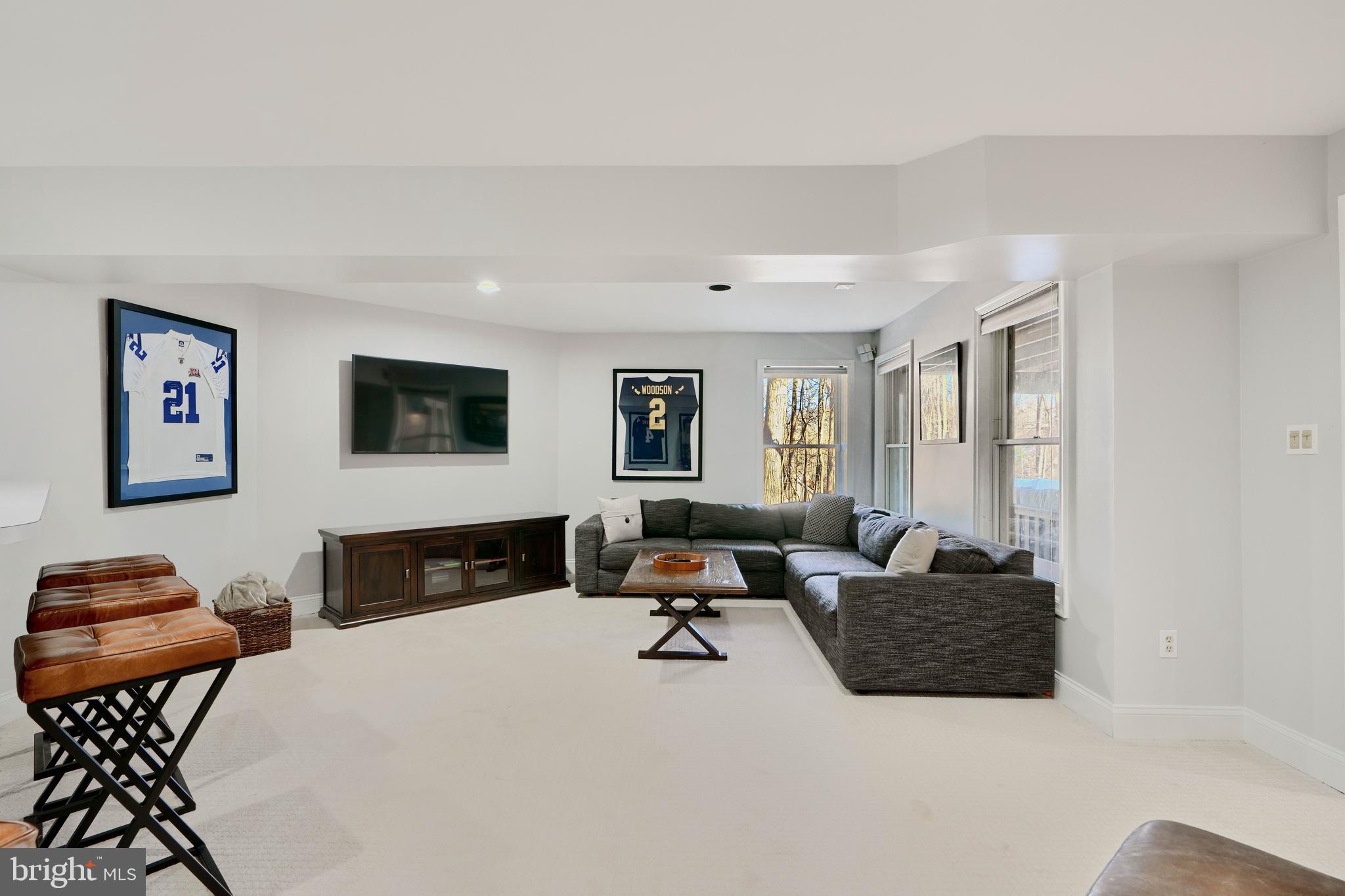 TWELVE HILLS - Residential